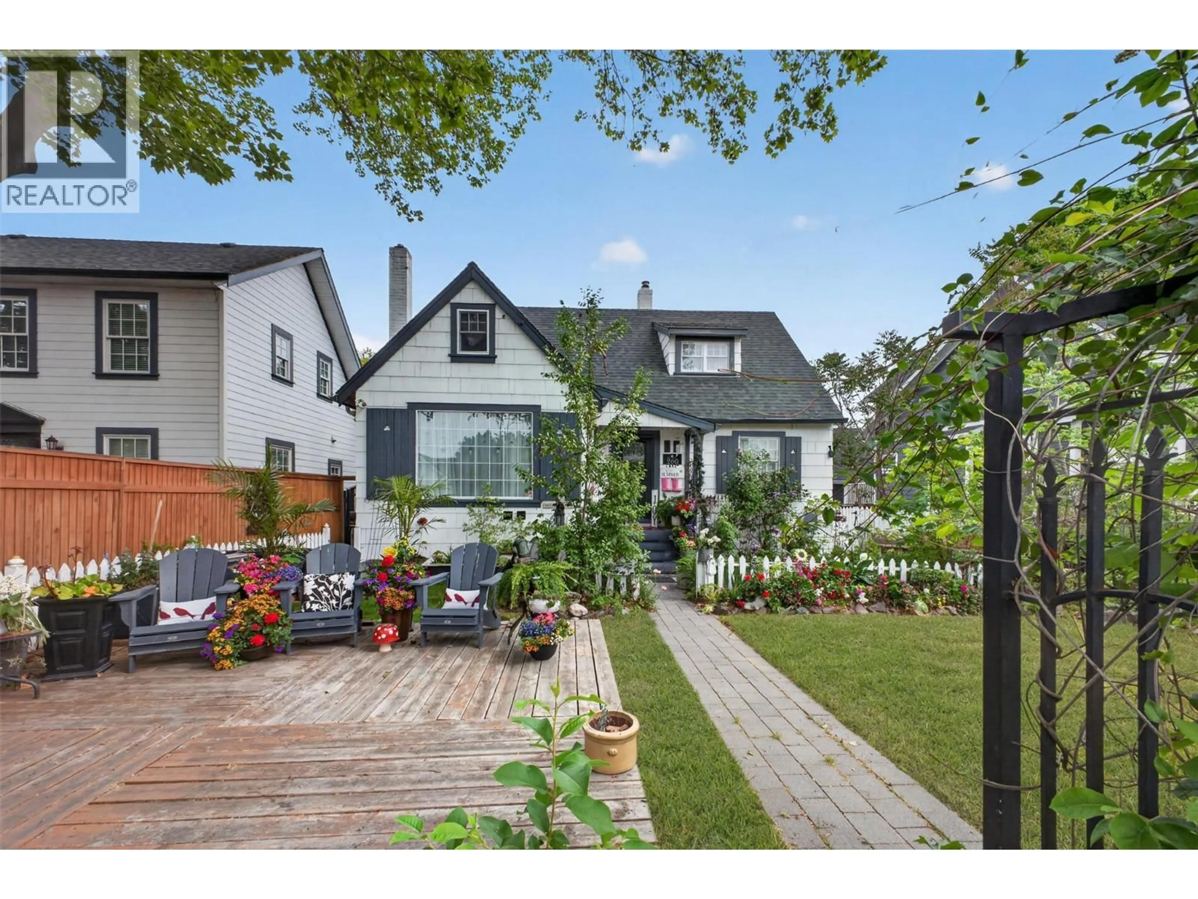 Home with brick exterior material, street for 260 LAKE AVENUE, Kelowna British Columbia V1Y5W7