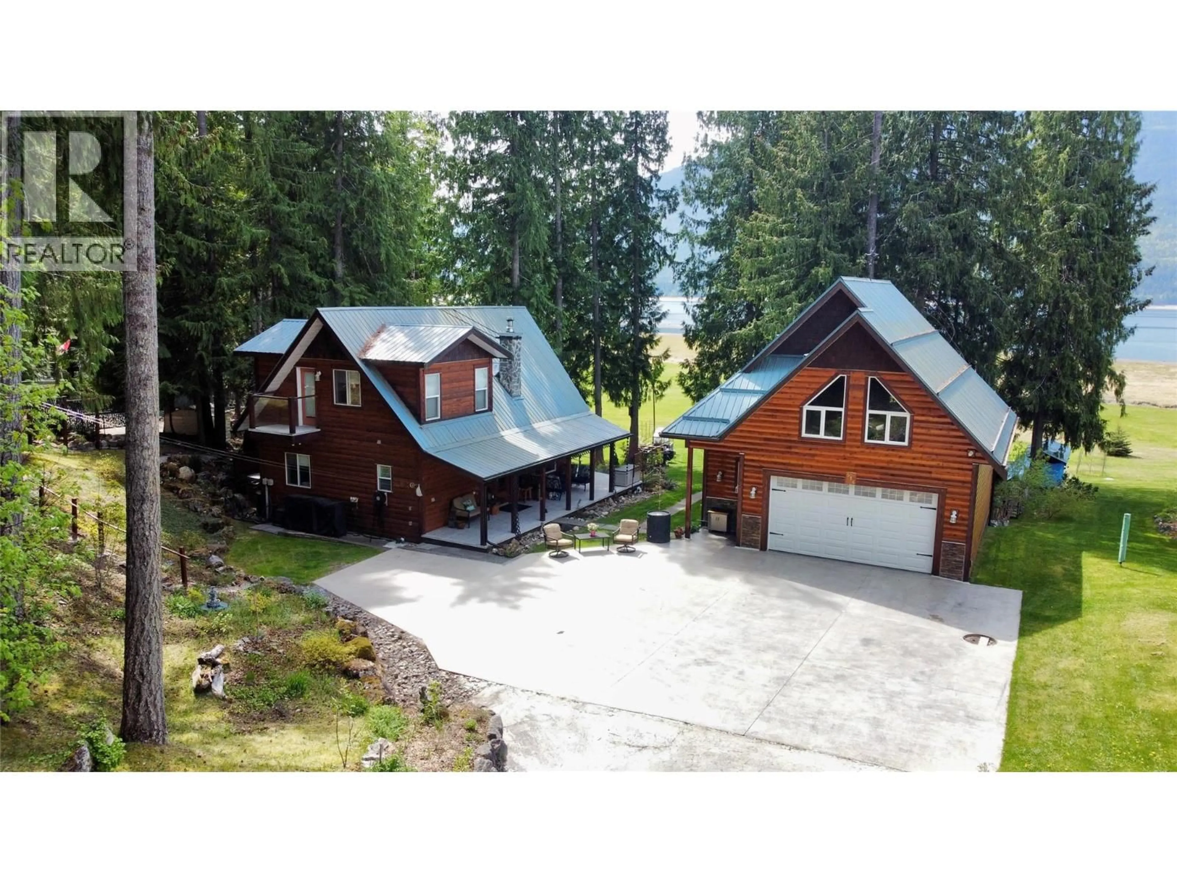 A pic from outside/outdoor area/front of a property/back of a property/a pic from drone, unknown for 516 BAYVIEW ROAD, Nakusp British Columbia V0G1R1