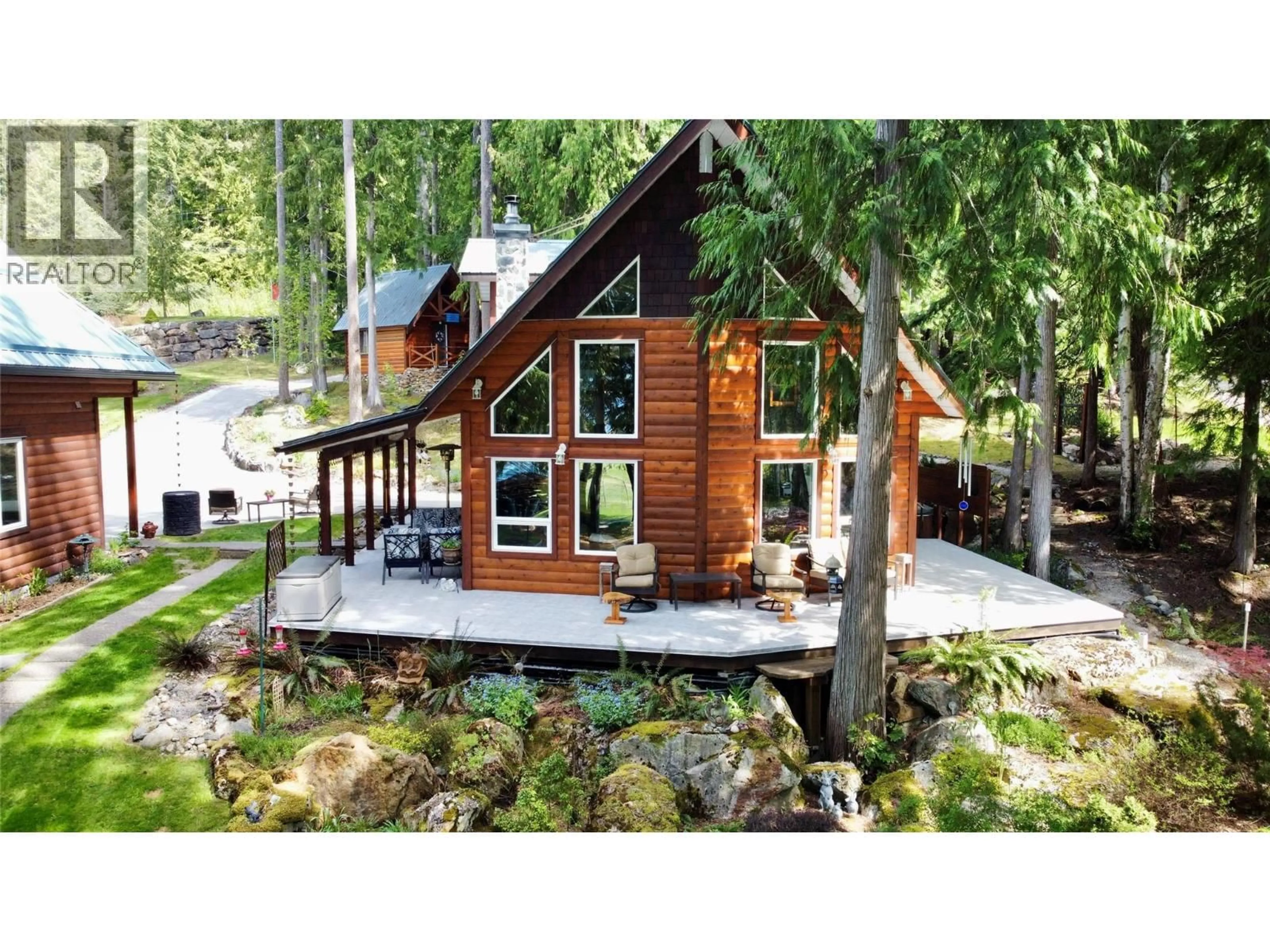 Home with vinyl exterior material, unknown for 516 BAYVIEW ROAD, Nakusp British Columbia V0G1R1