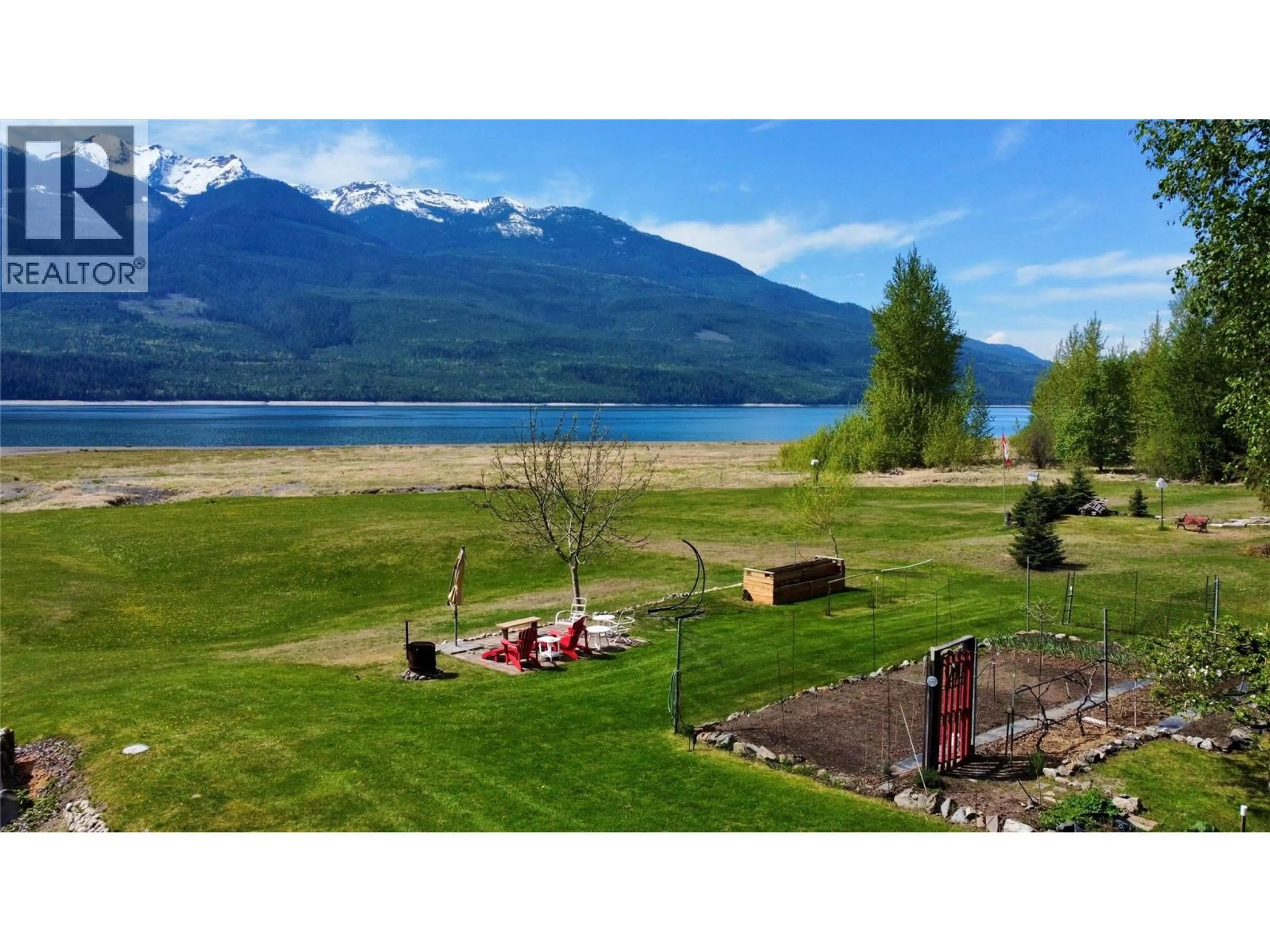 A pic from outside/outdoor area/front of a property/back of a property/a pic from drone, water/lake/river/ocean view for 516 BAYVIEW ROAD, Nakusp British Columbia V0G1R1