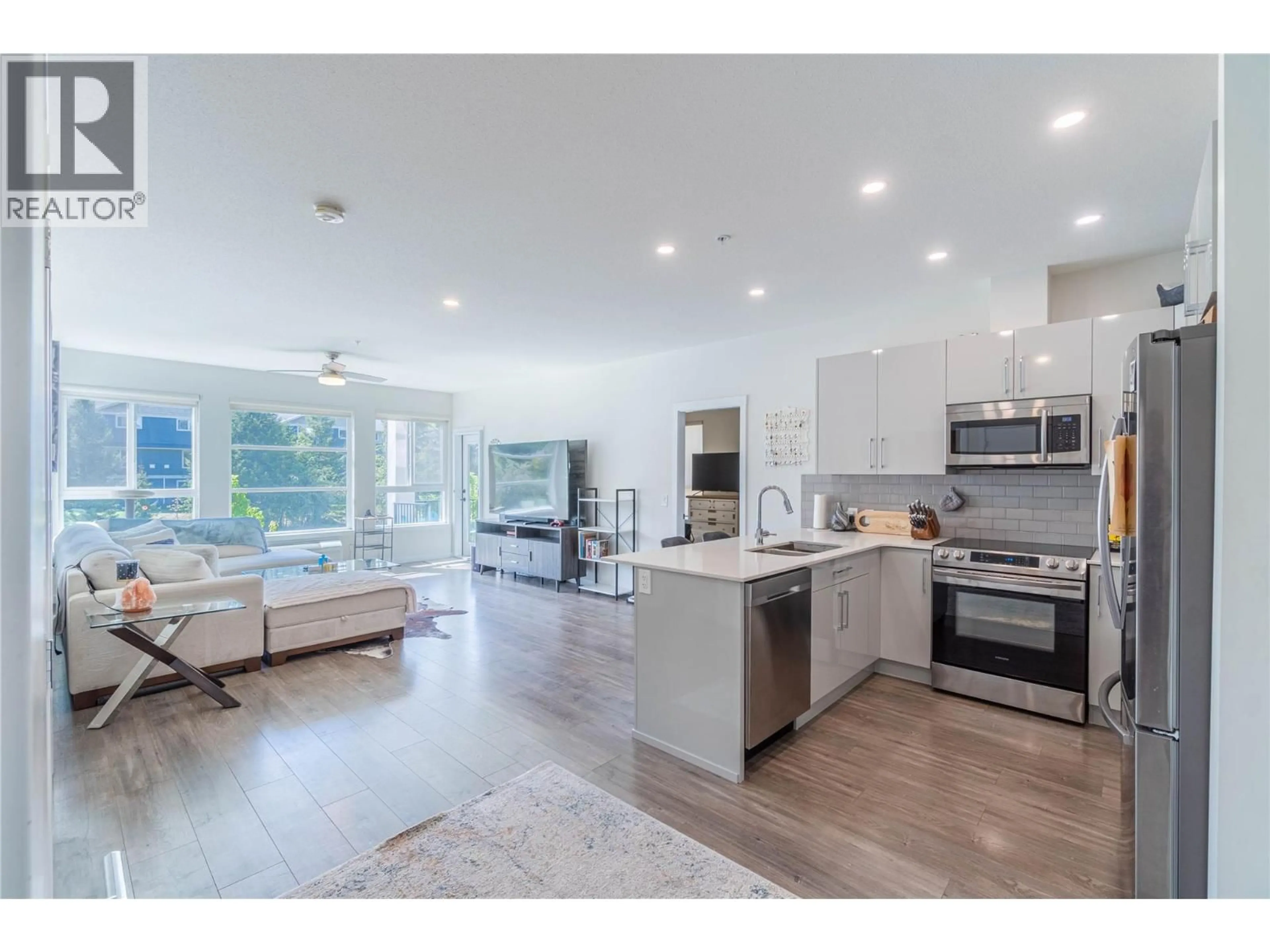 Open concept kitchen, unknown for 312 - 1880 HUGH ALLAN DRIVE, Kamloops British Columbia V1S0E8