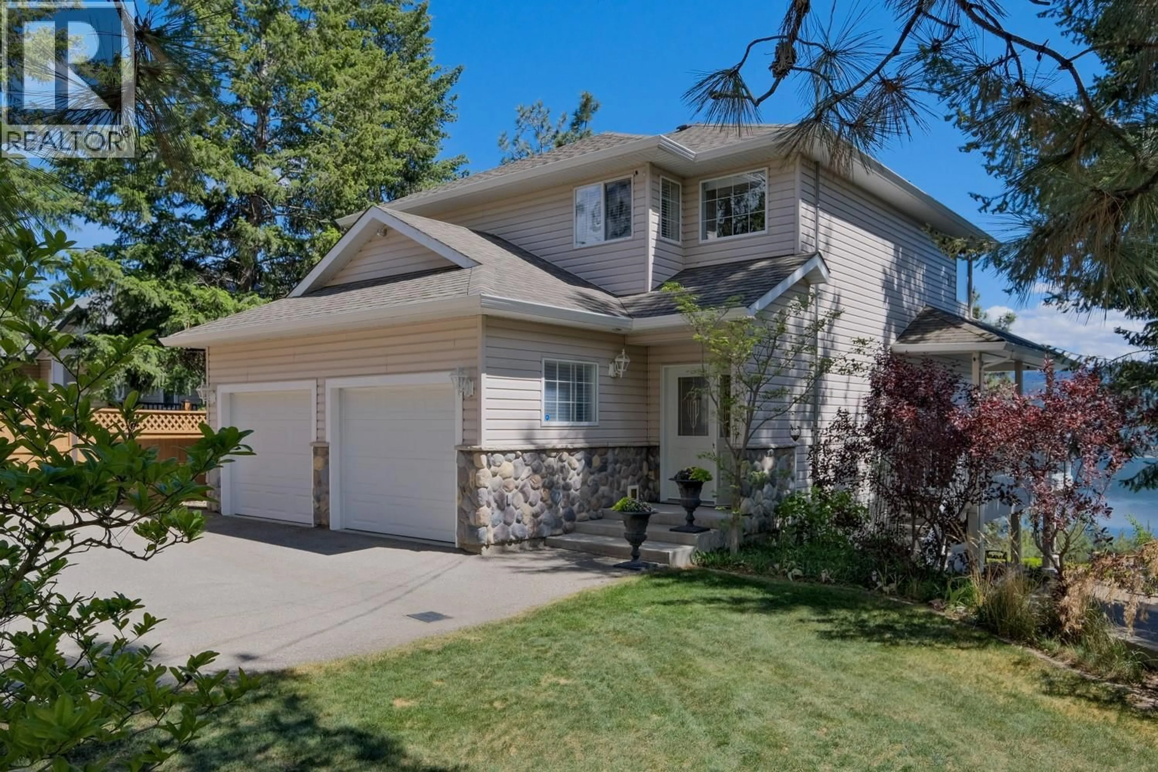 Home with vinyl exterior material, street for 10309 COLUMBIA WAY, Vernon British Columbia V1H2B6