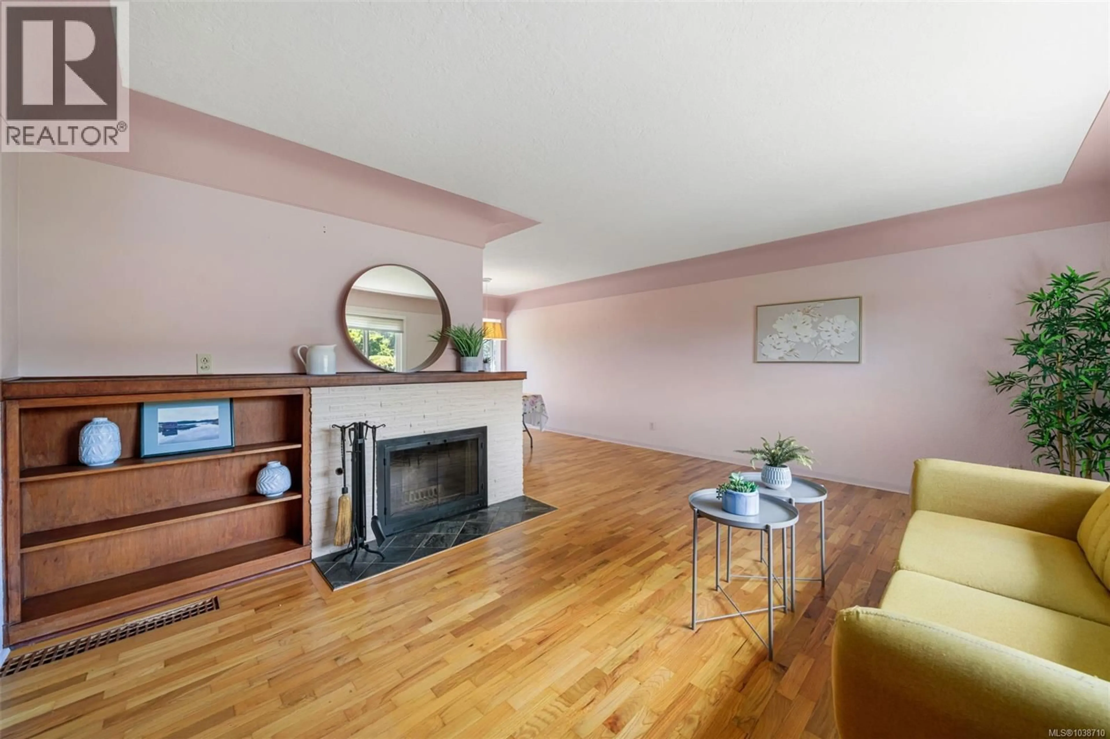 Living room with furniture, wood/laminate floor for 1750 NORTH DAIRY ROAD, Saanich British Columbia V8P1C8