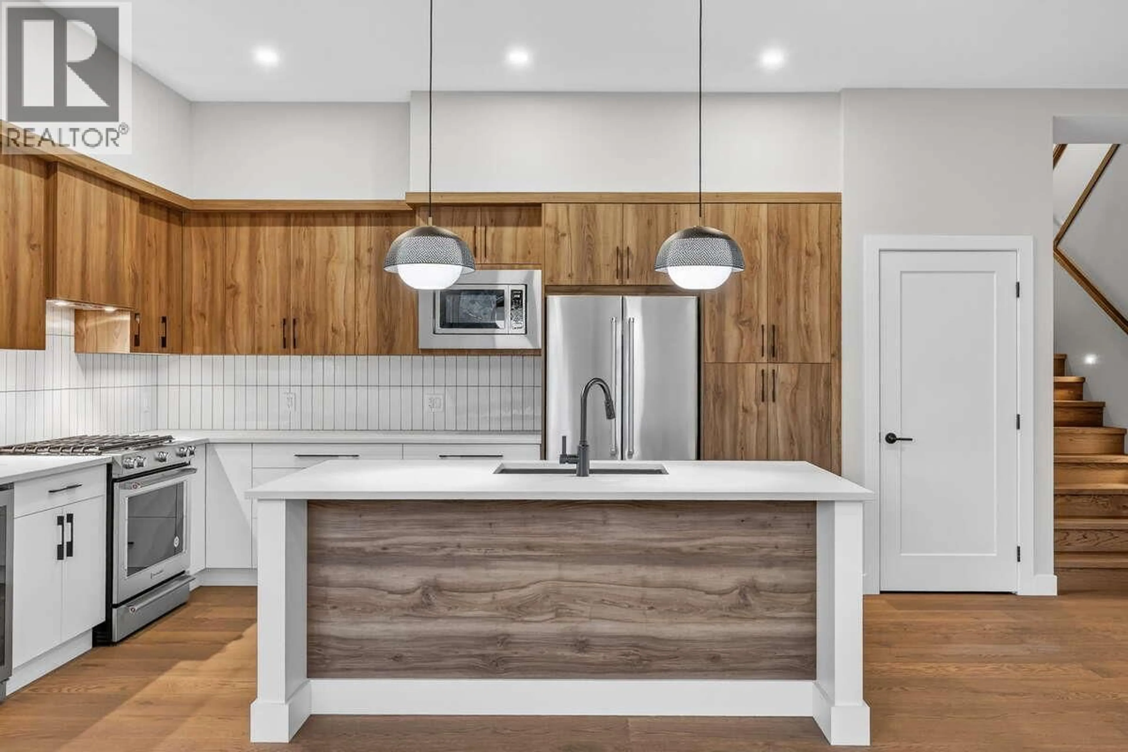 Contemporary kitchen, wood/laminate floor for 44 - 1550 UNION ROAD, Kelowna British Columbia V1V0G9