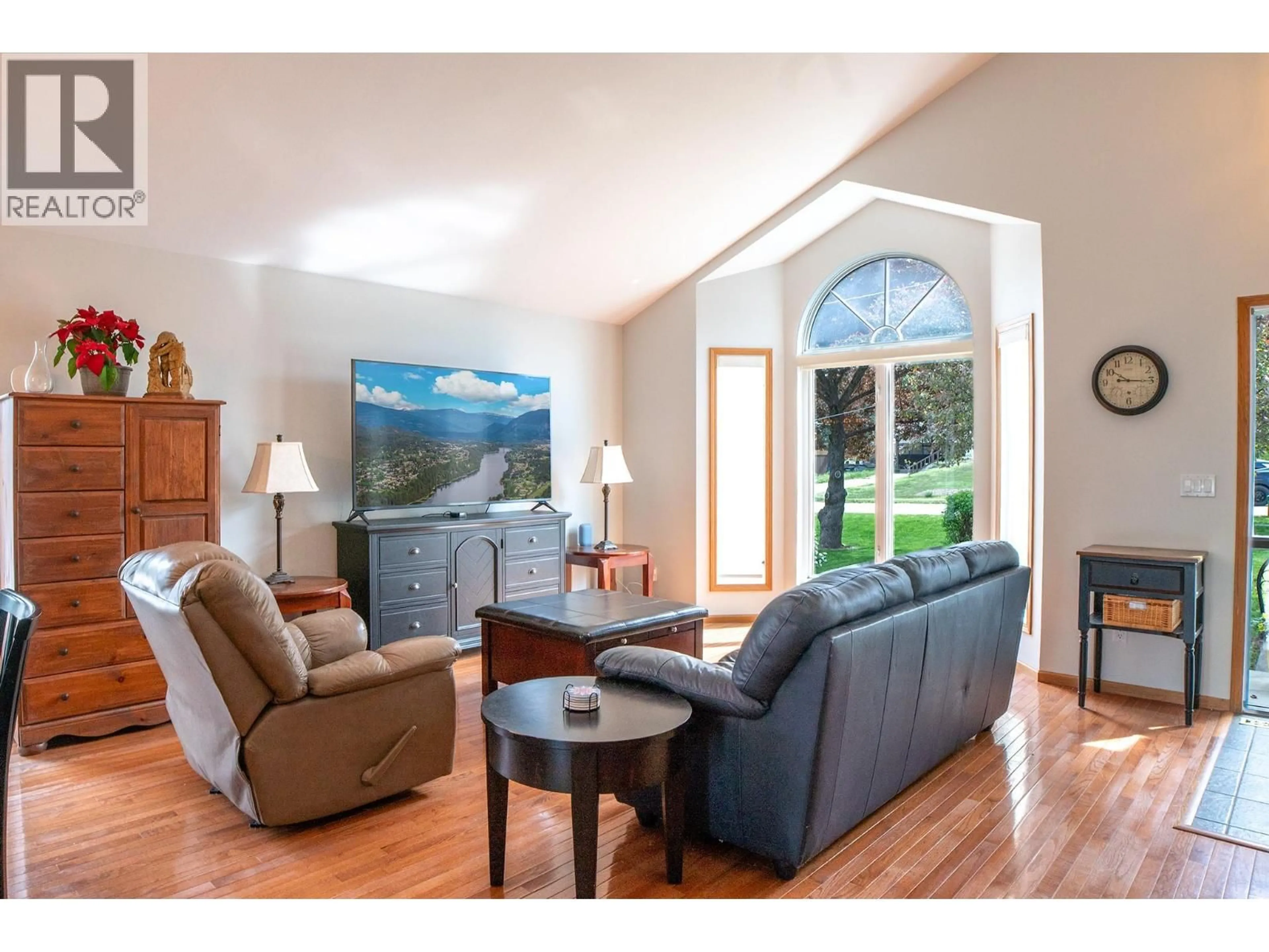 Living room with furniture, unknown for 625 24 AVENUE SOUTH, Creston British Columbia V0B1G5
