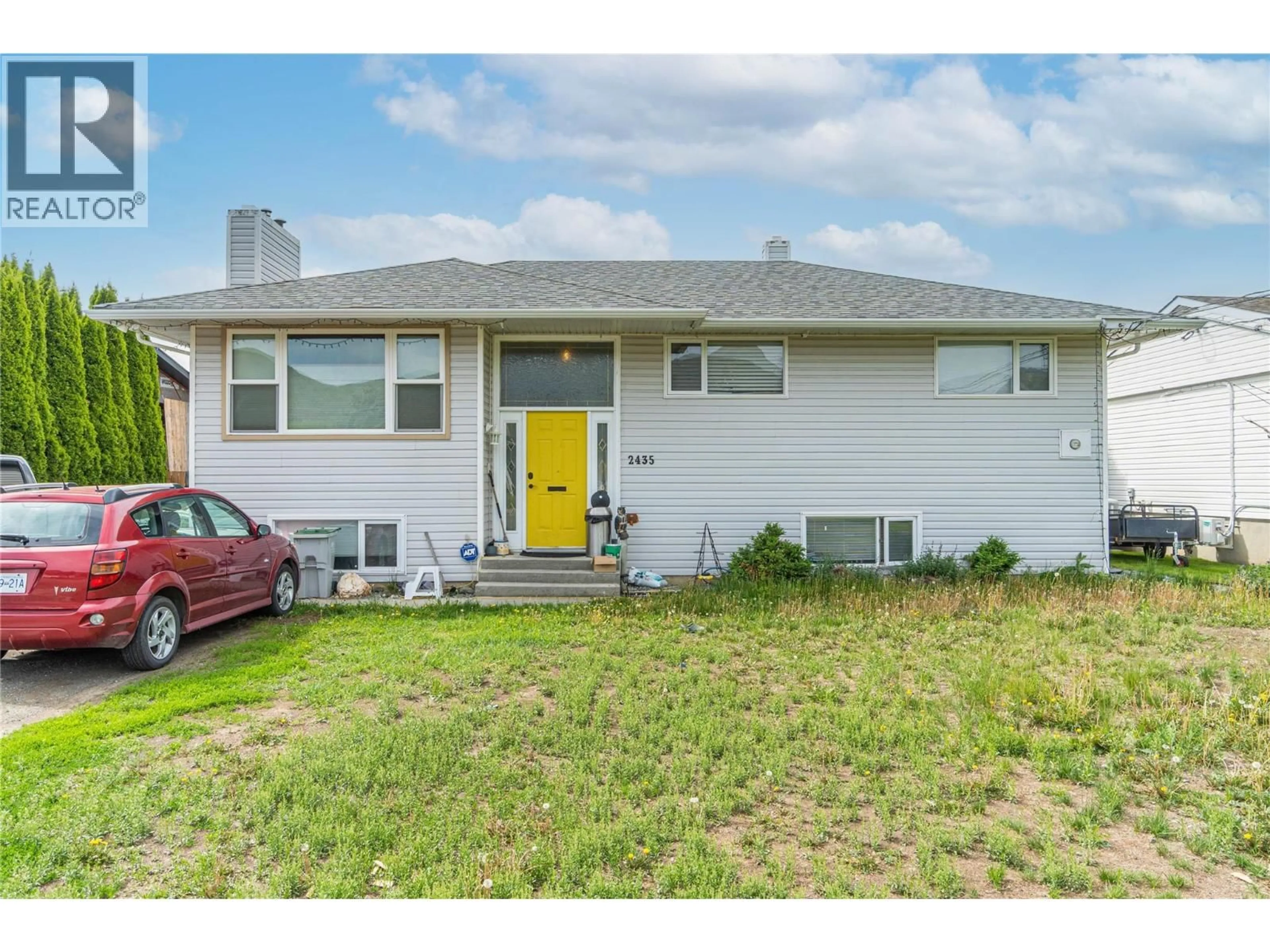 Home with vinyl exterior material, street for 2435 YOUNG AVENUE, Kamloops British Columbia V2B4M9