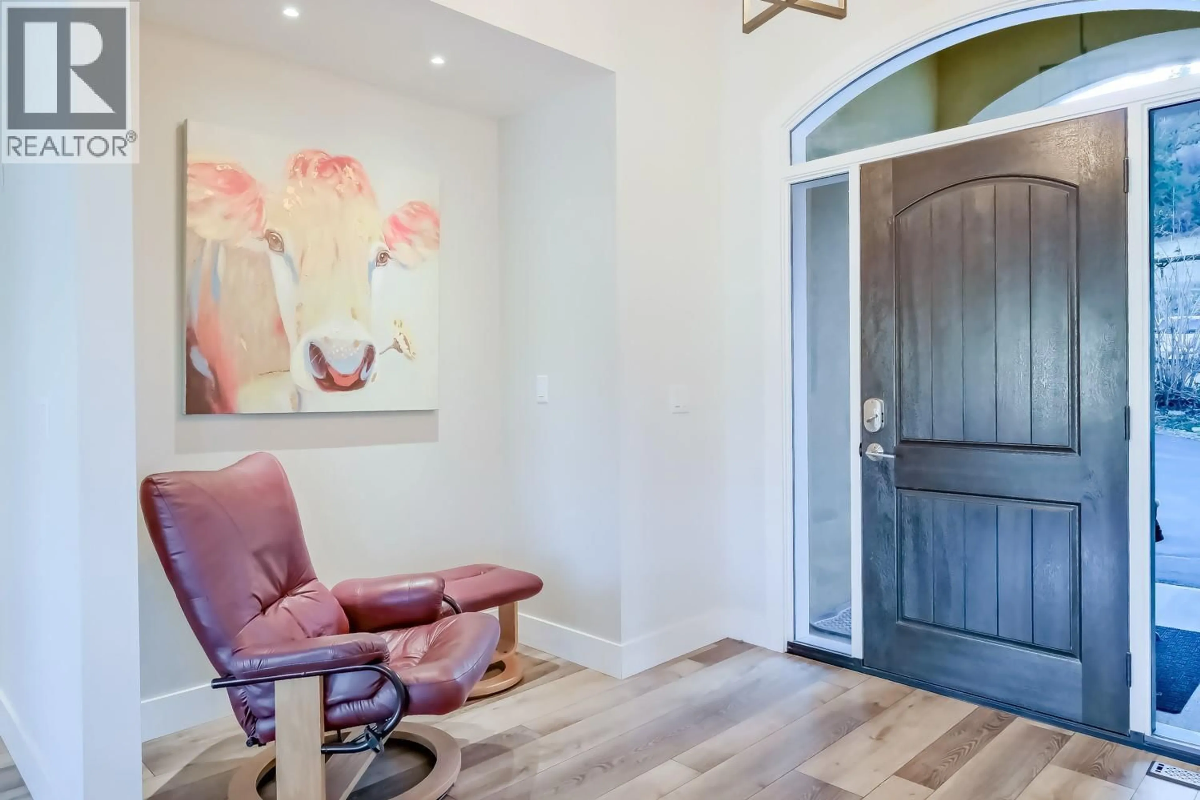 Indoor entryway for 2241 ROJEM ROAD, Kelowna British Columbia V1V2G3