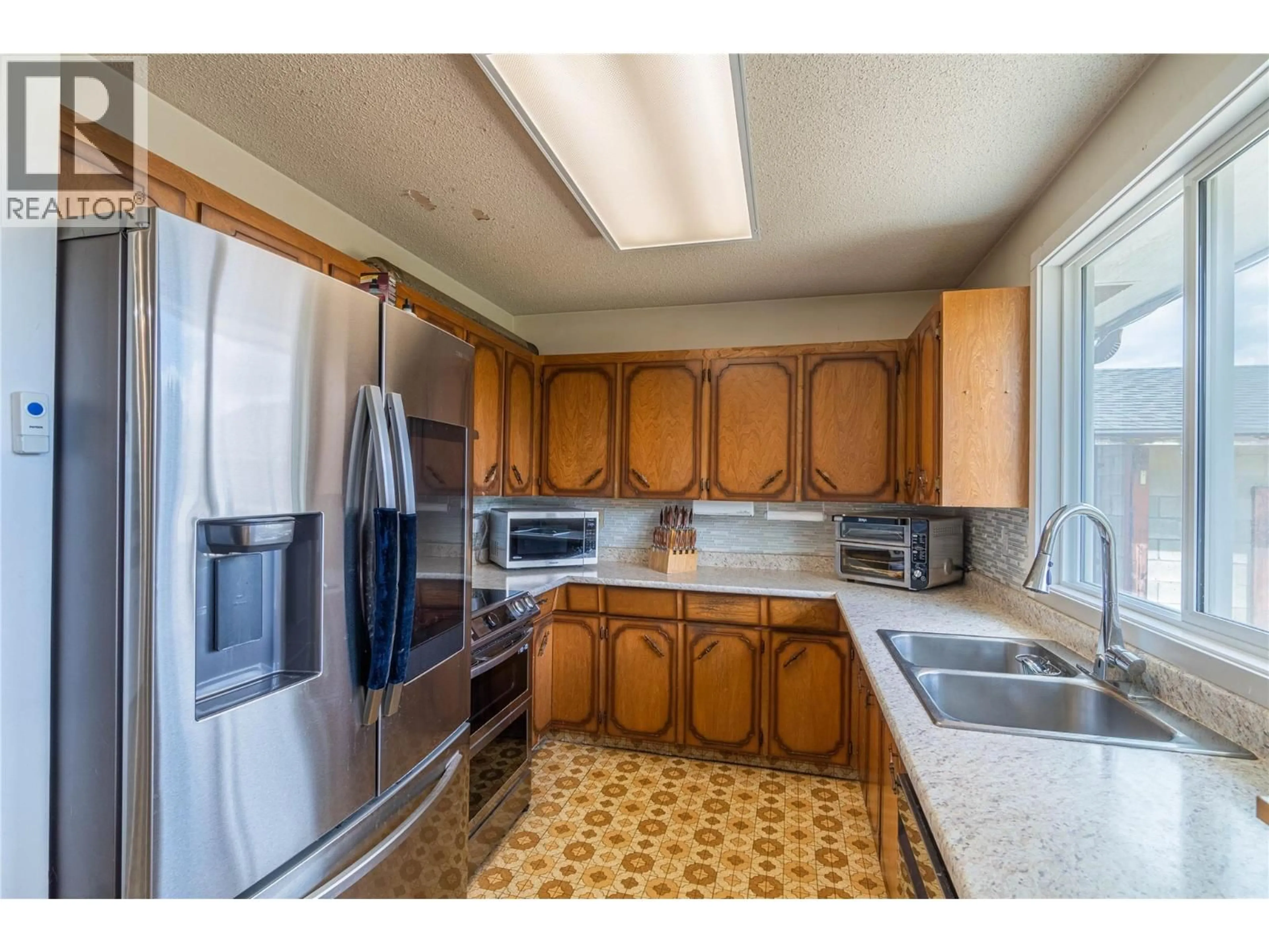Standard kitchen, unknown for 1007 NICOLANI DRIVE, Kamloops British Columbia V2B5B4