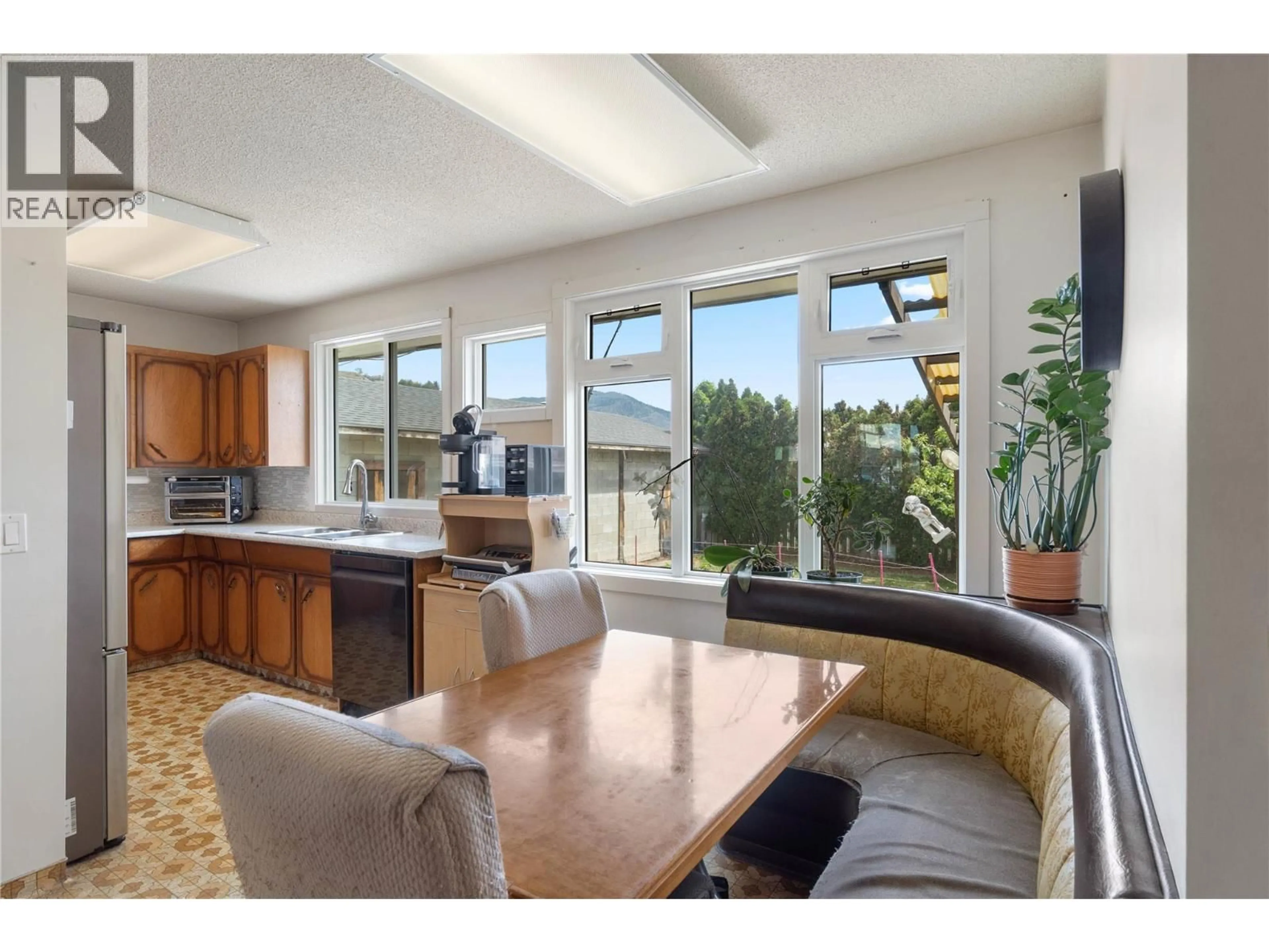 Open concept kitchen, unknown for 1007 NICOLANI DRIVE, Kamloops British Columbia V2B5B4