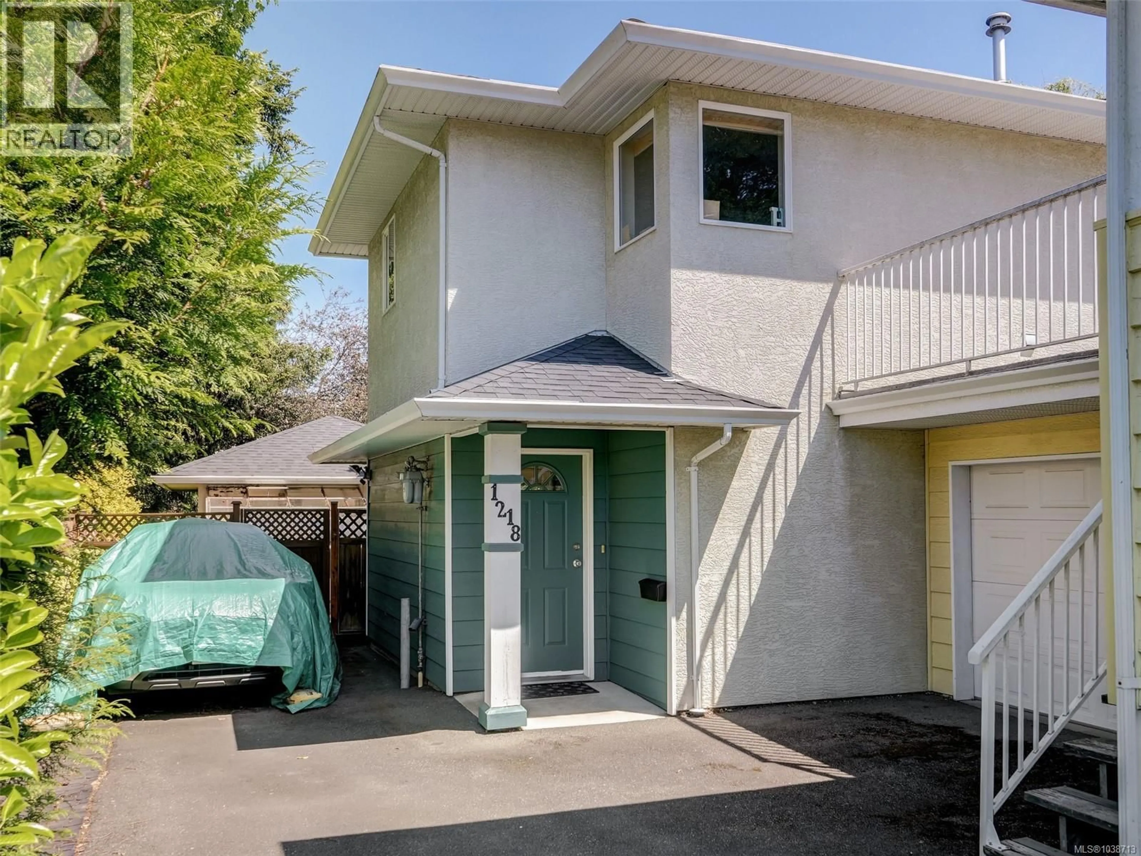 Home with vinyl exterior material, street for 1218 PEMBROKE STREET, Victoria British Columbia V8T1J8