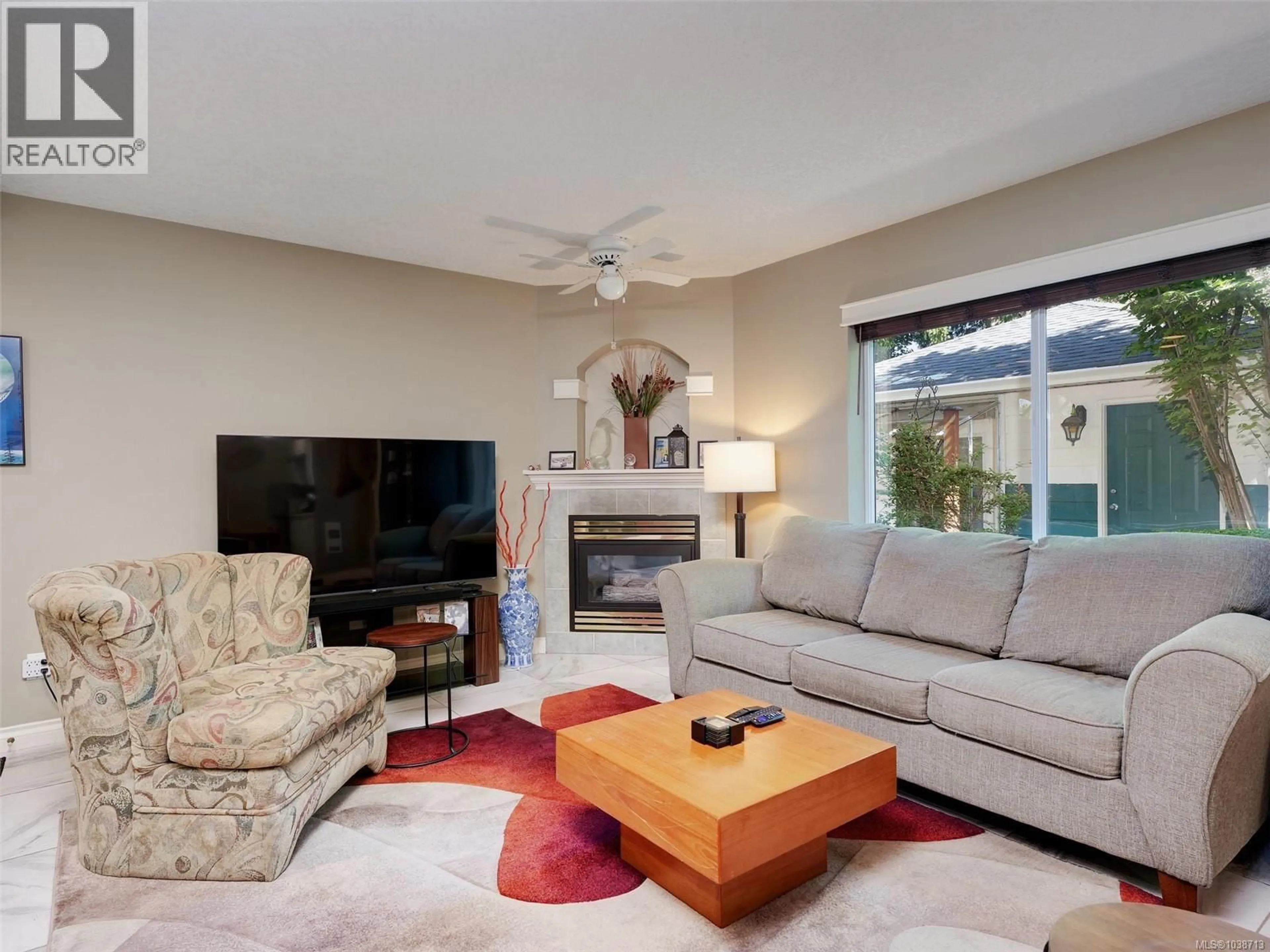 Living room with furniture, unknown for 1218 PEMBROKE STREET, Victoria British Columbia V8T1J8