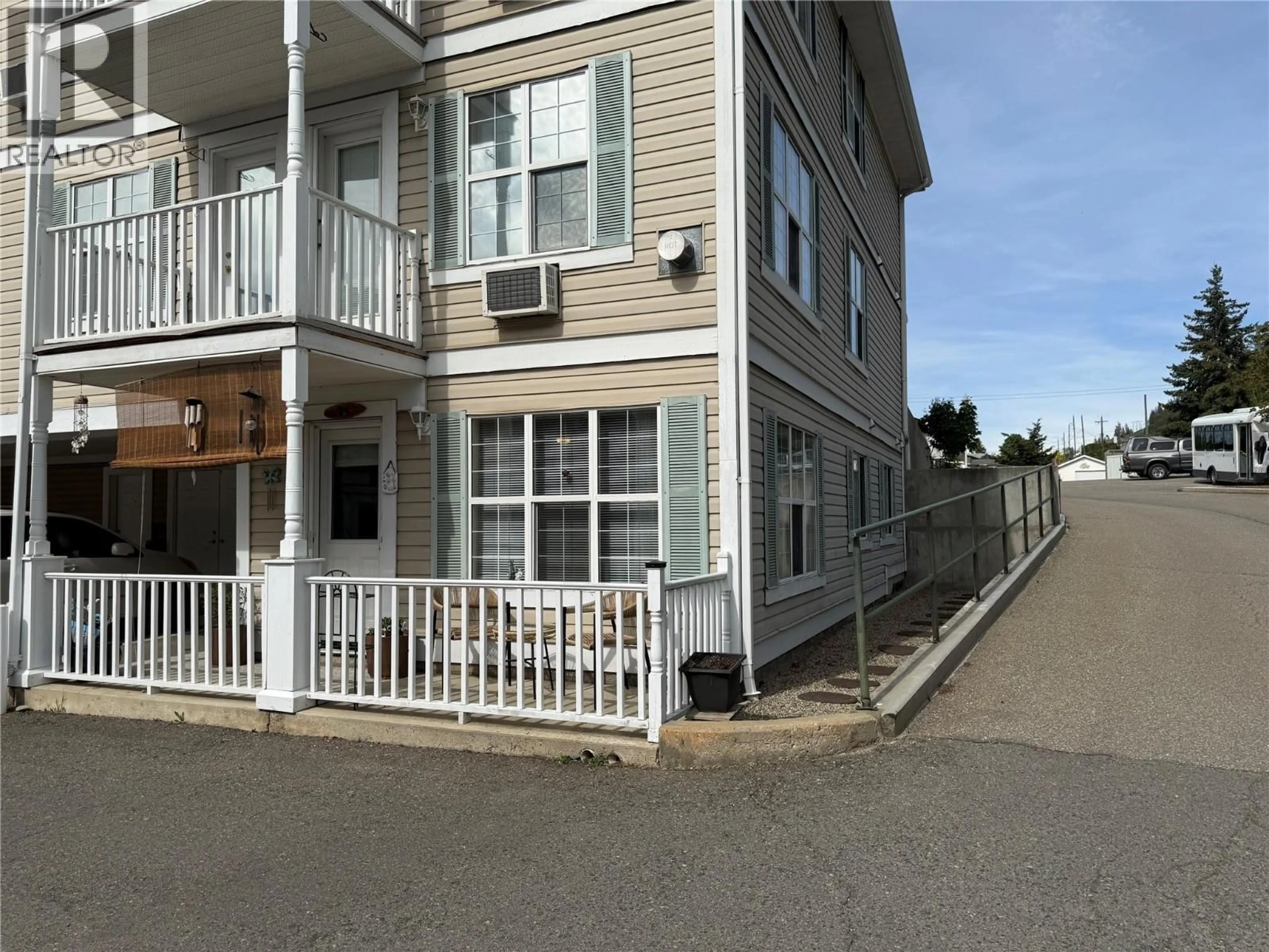 Patio, street for 200 - 743 OKANAGAN AVENUE, Chase British Columbia V0E1M0