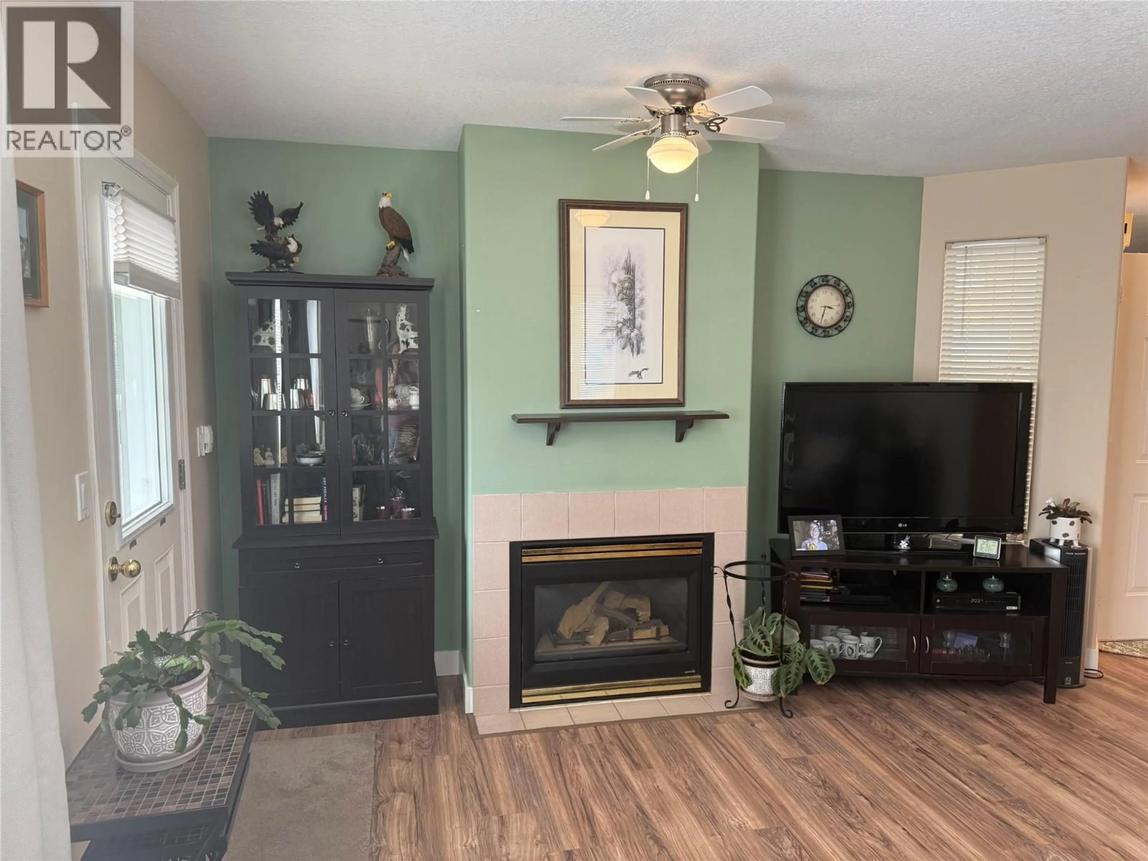 Living room with furniture, unknown for 200 - 743 OKANAGAN AVENUE, Chase British Columbia V0E1M0