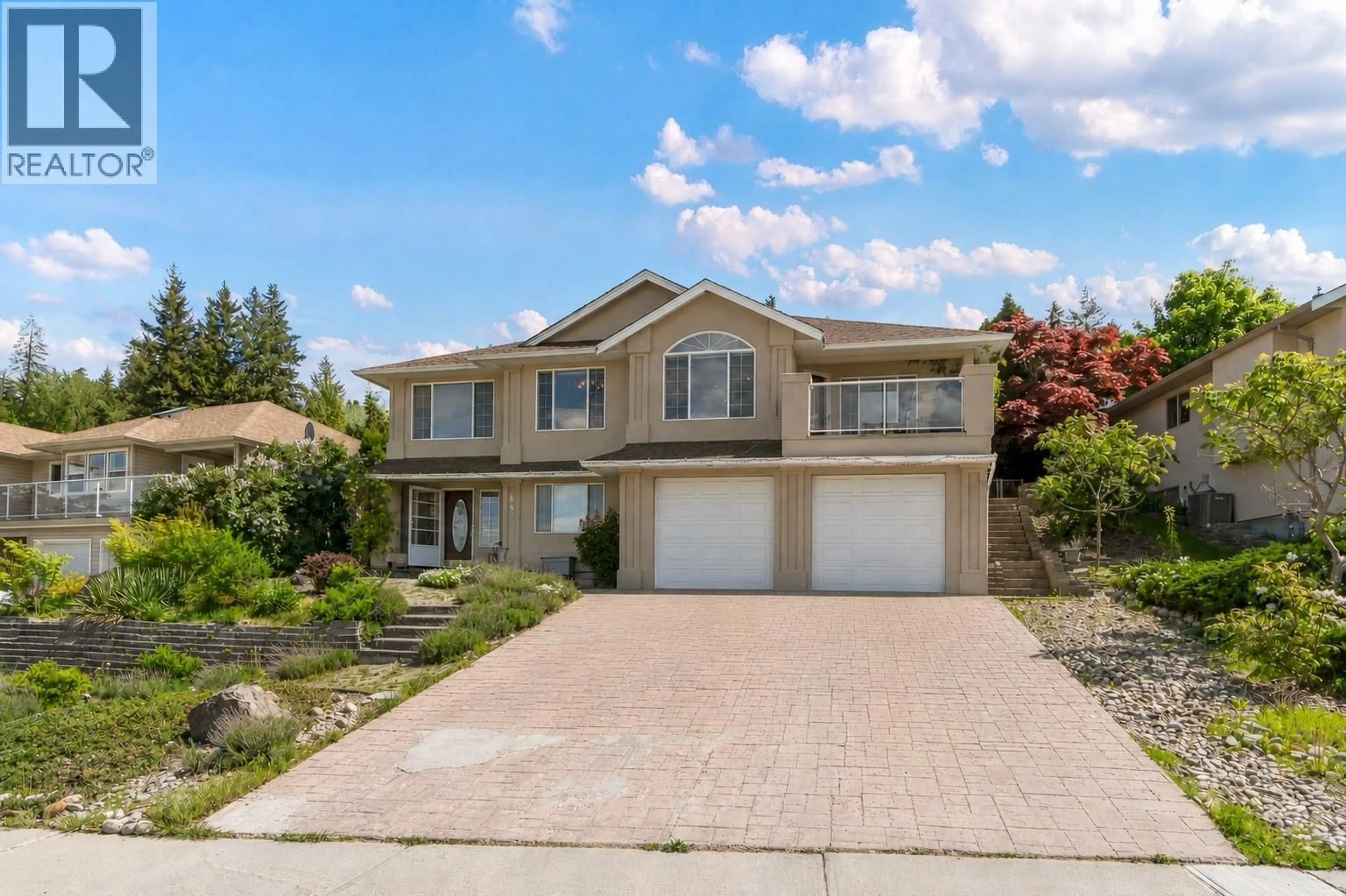 Home with vinyl exterior material, street for 650 17 STREET SOUTHEAST, Salmon Arm British Columbia V1E1W2
