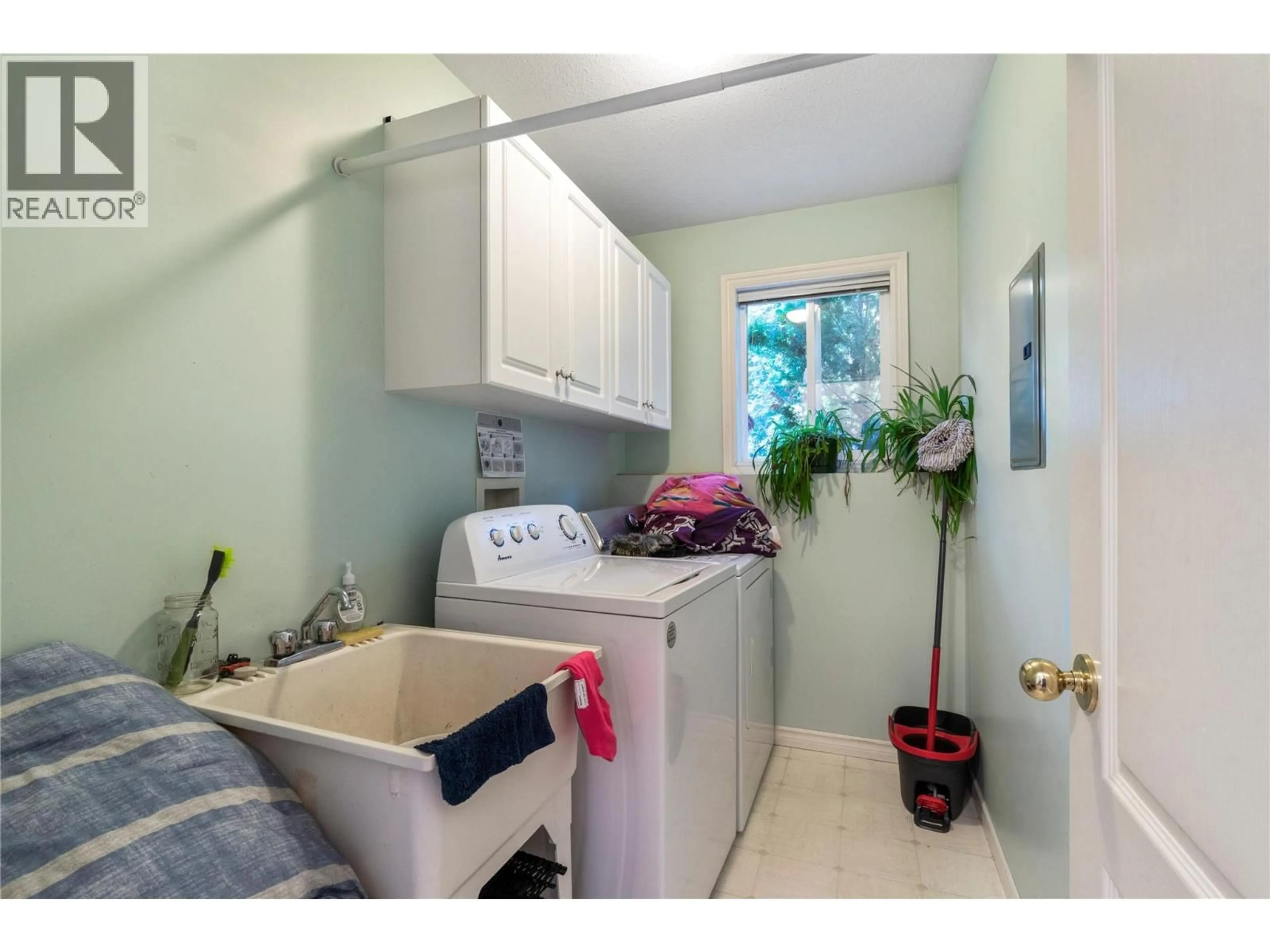 Laundry room for 650 17 STREET SOUTHEAST, Salmon Arm British Columbia V1E1W2
