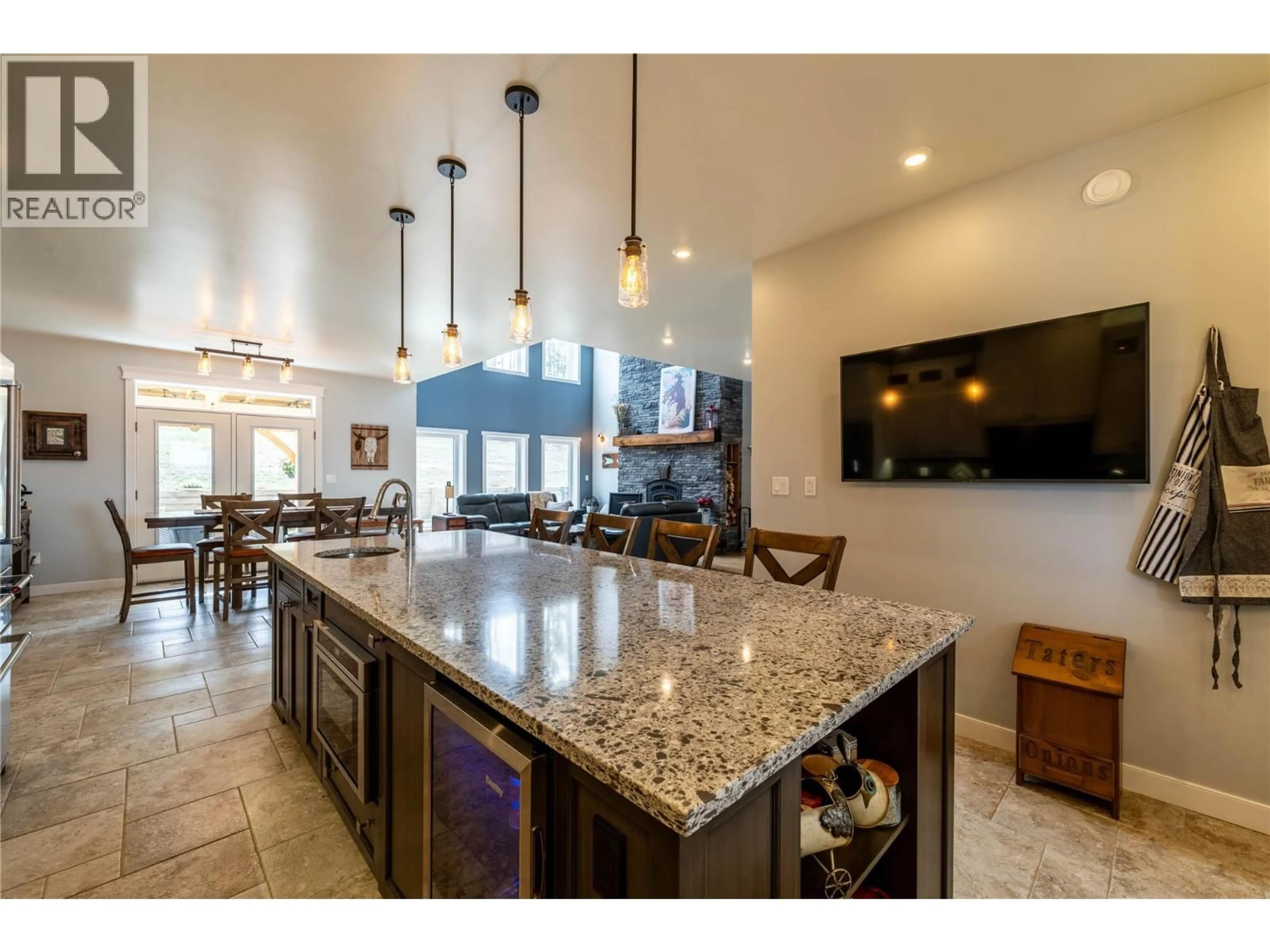 Open concept kitchen, ceramic/tile floor for 9066 253 ROAD, Dawson Creek British Columbia V0C2E0