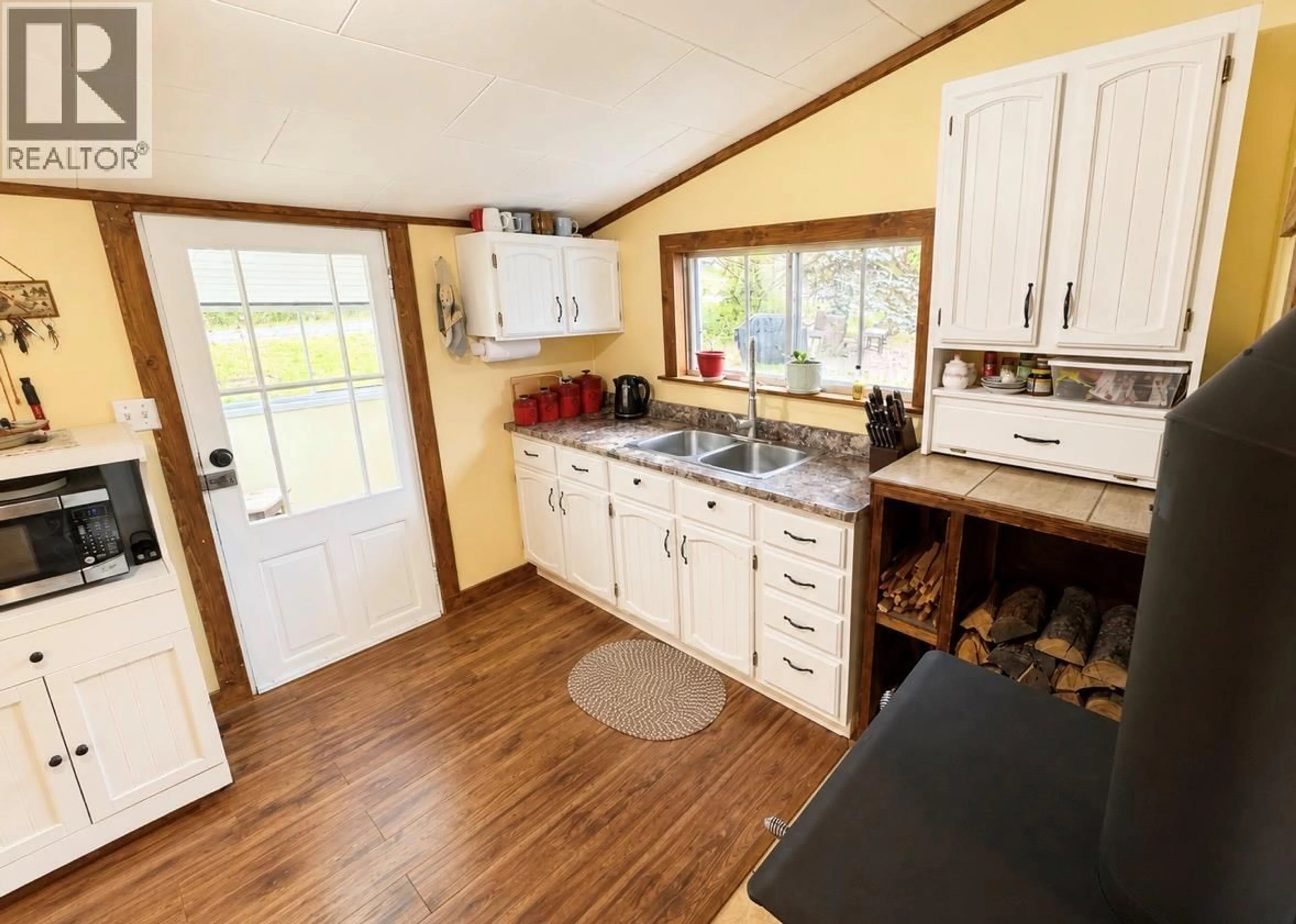 Standard kitchen, unknown for 315 EVERETTE AVENUE, Greenwood British Columbia V0H1J0