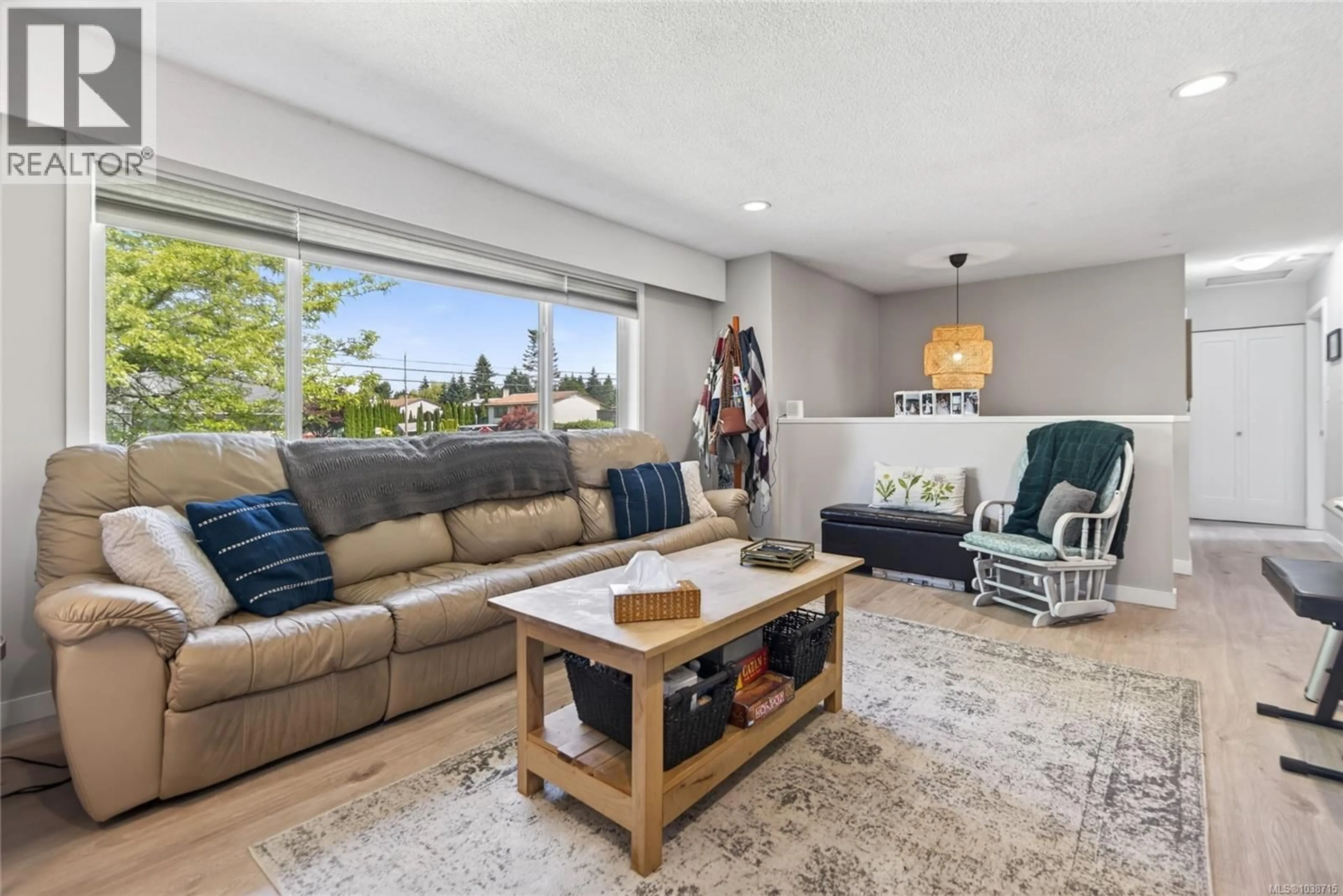 Living room with furniture, unknown for 1130 26TH STREET, Courtenay British Columbia V9N7N4