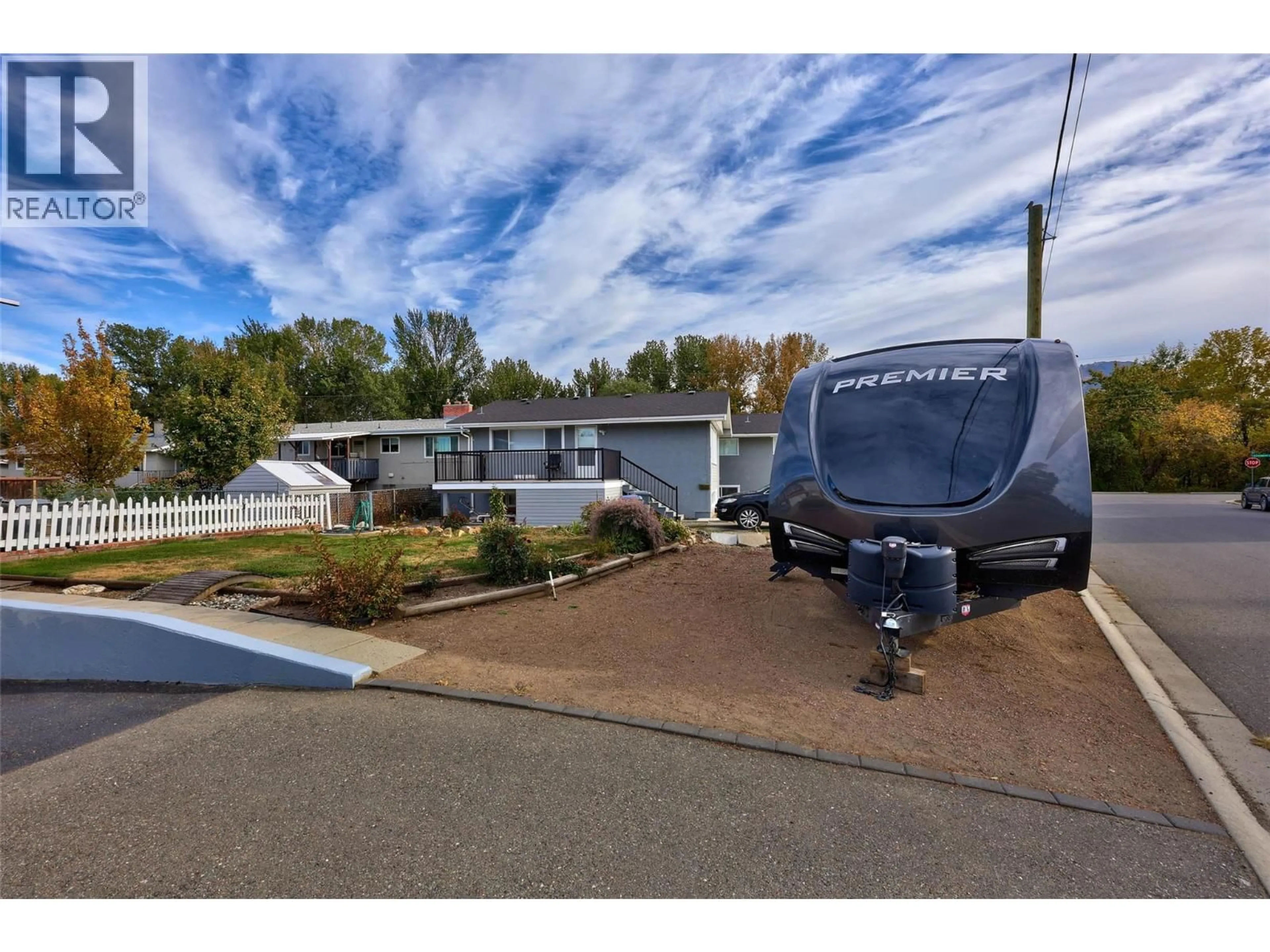 A pic from outside/outdoor area/front of a property/back of a property/a pic from drone, street for 594 BRENTWOOD AVENUE, Kamloops British Columbia V2B1P3