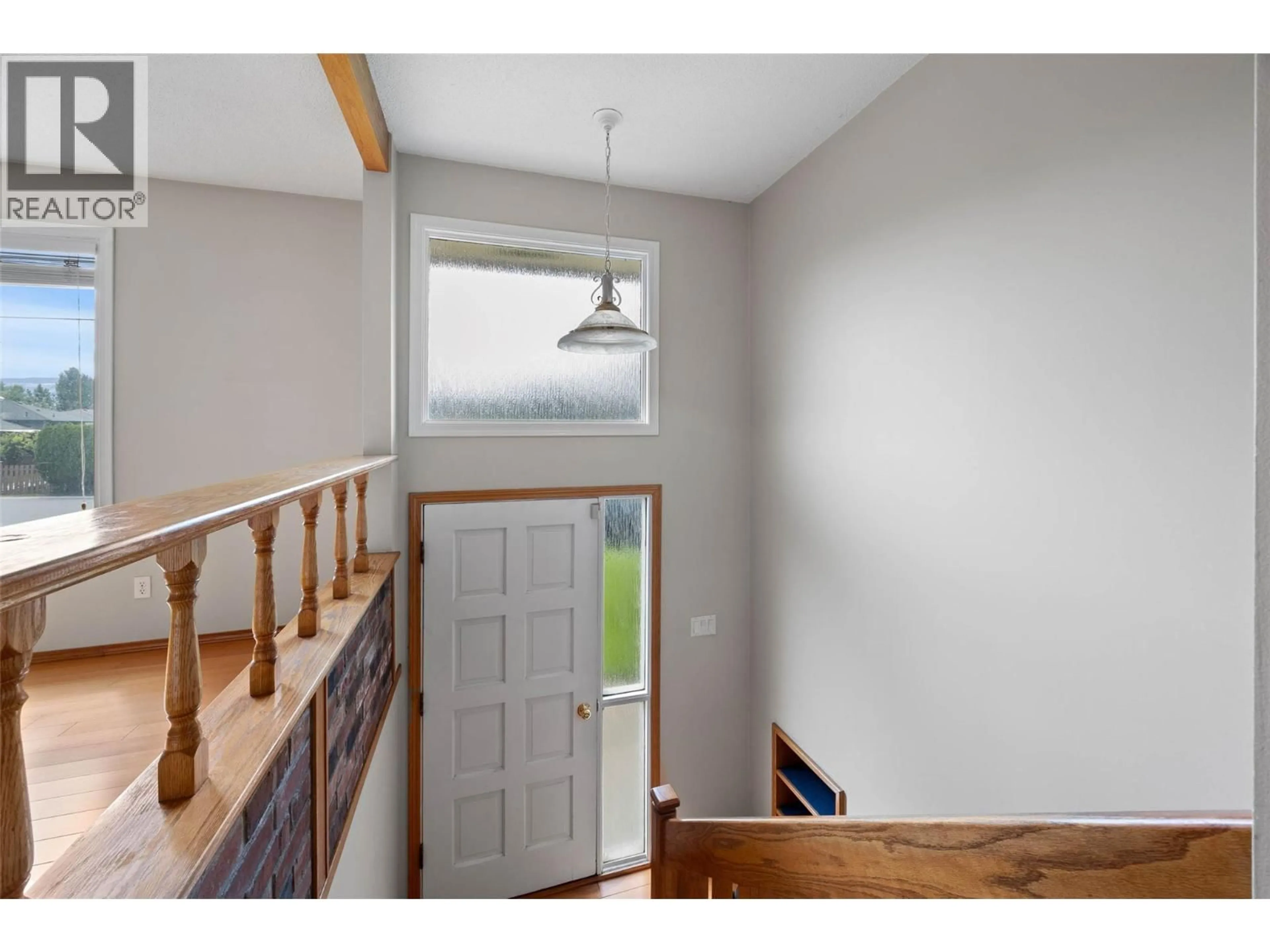 Indoor entryway for 594 BRENTWOOD AVENUE, Kamloops British Columbia V2B1P3