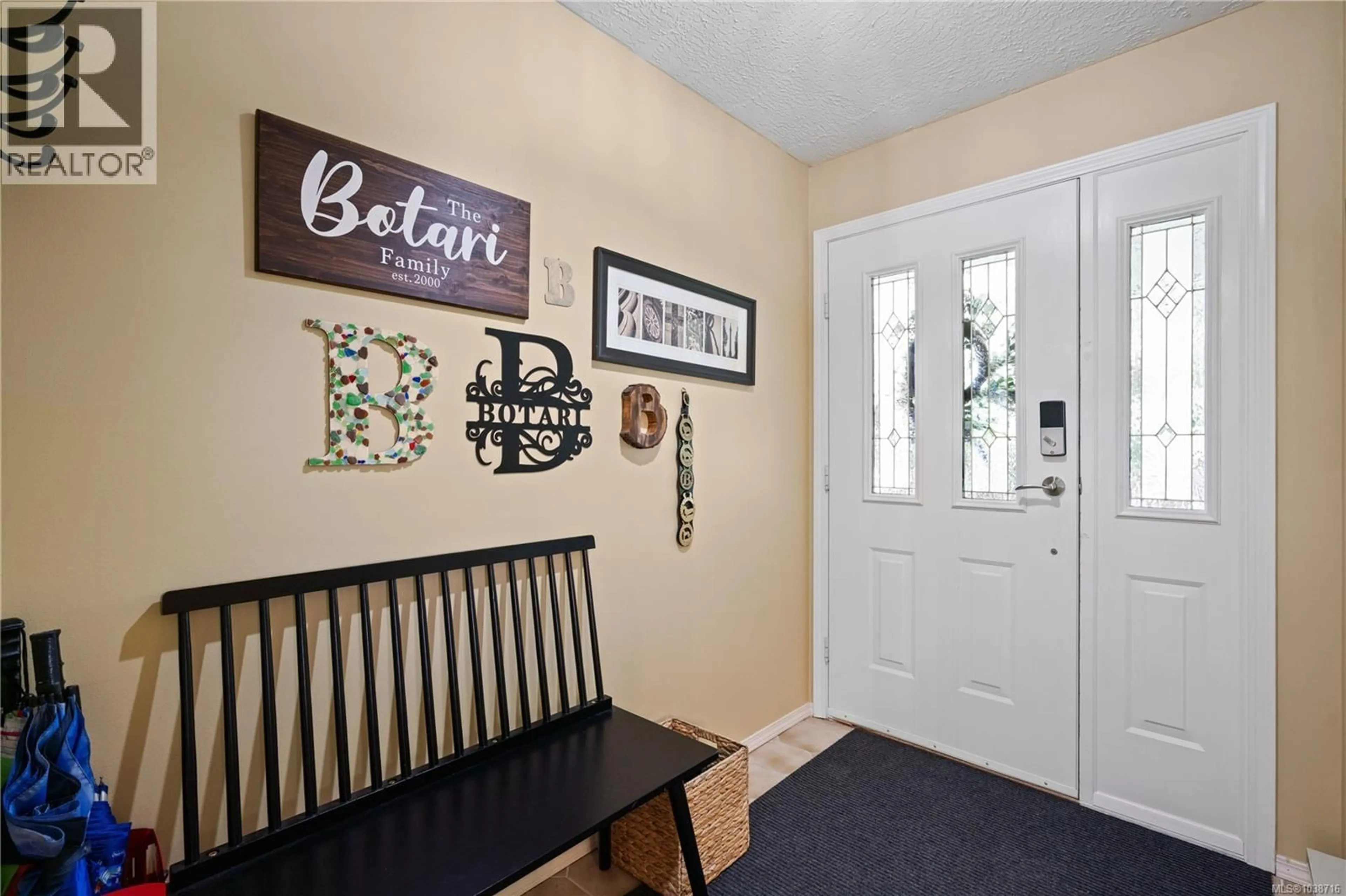 Indoor entryway for 1599 DEAN PARK ROAD, North Saanich British Columbia V8L5E5
