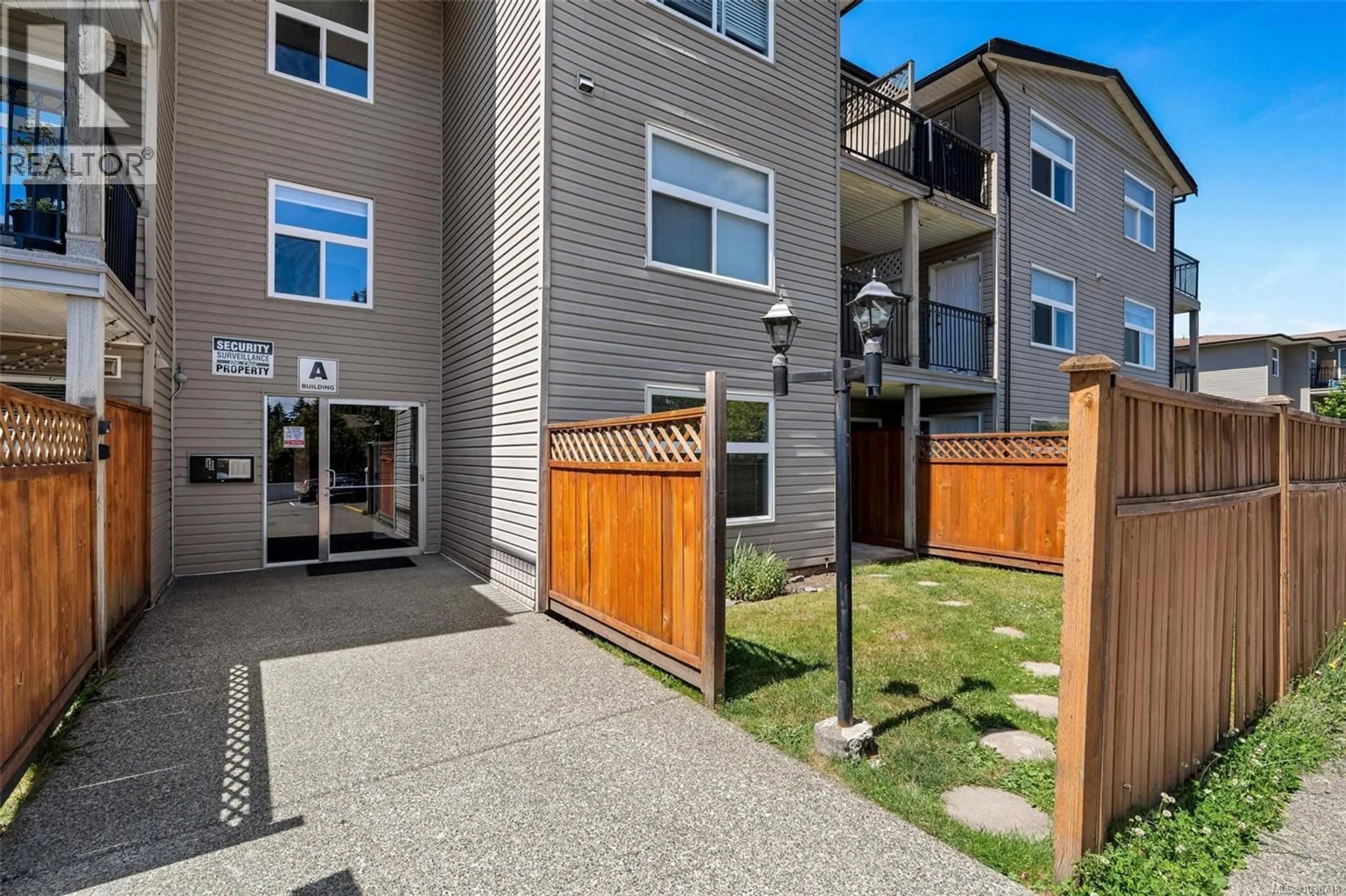 Patio, street for 111 - 3215 COWICHAN LAKE ROAD, Duncan British Columbia V9L5G5