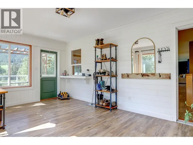 4375 97 HIGHWAY, Falkland 5