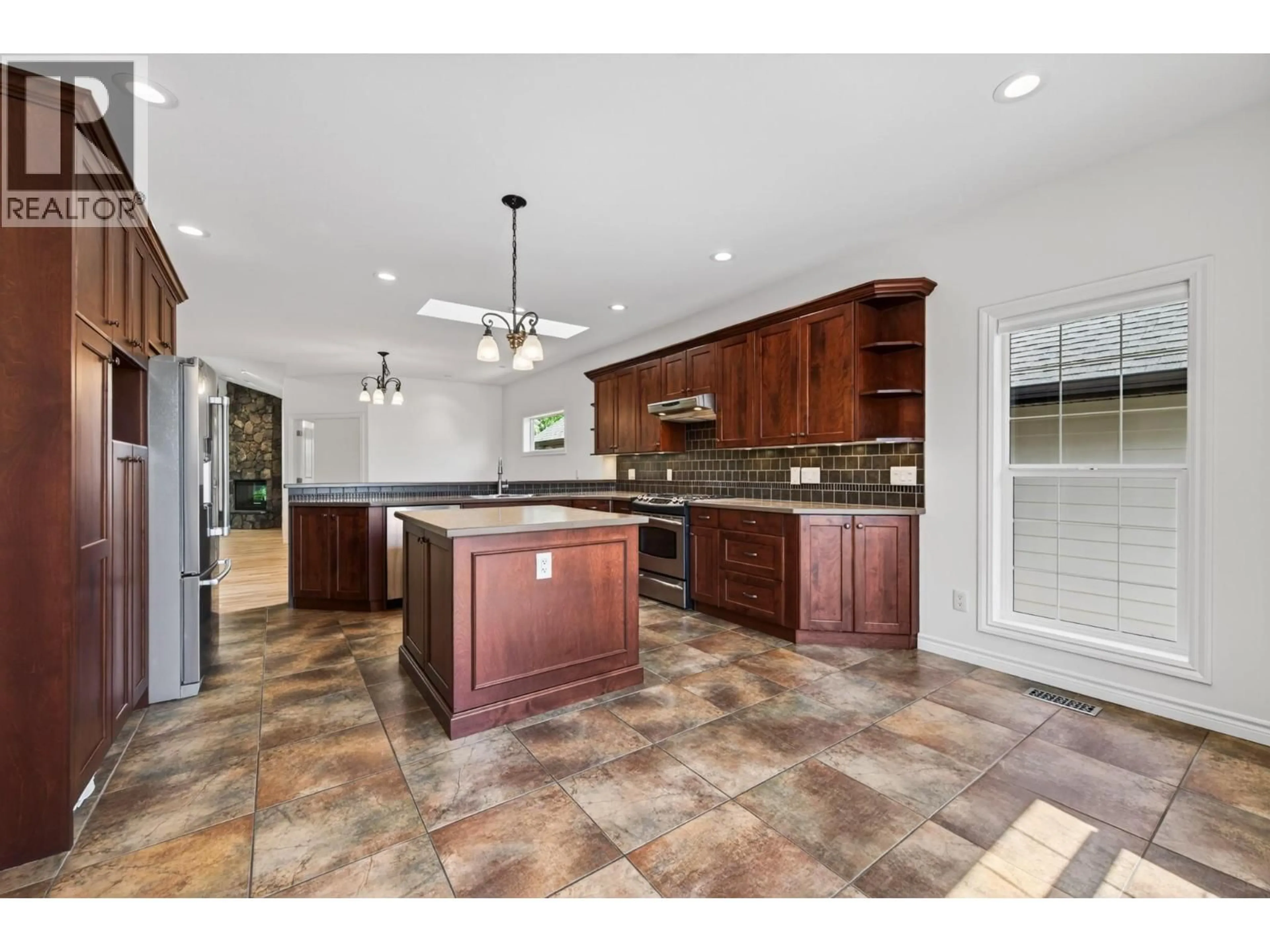 Open concept kitchen, ceramic/tile floor for 606 STONERIDGE LANE, Kamloops British Columbia V2H0A7