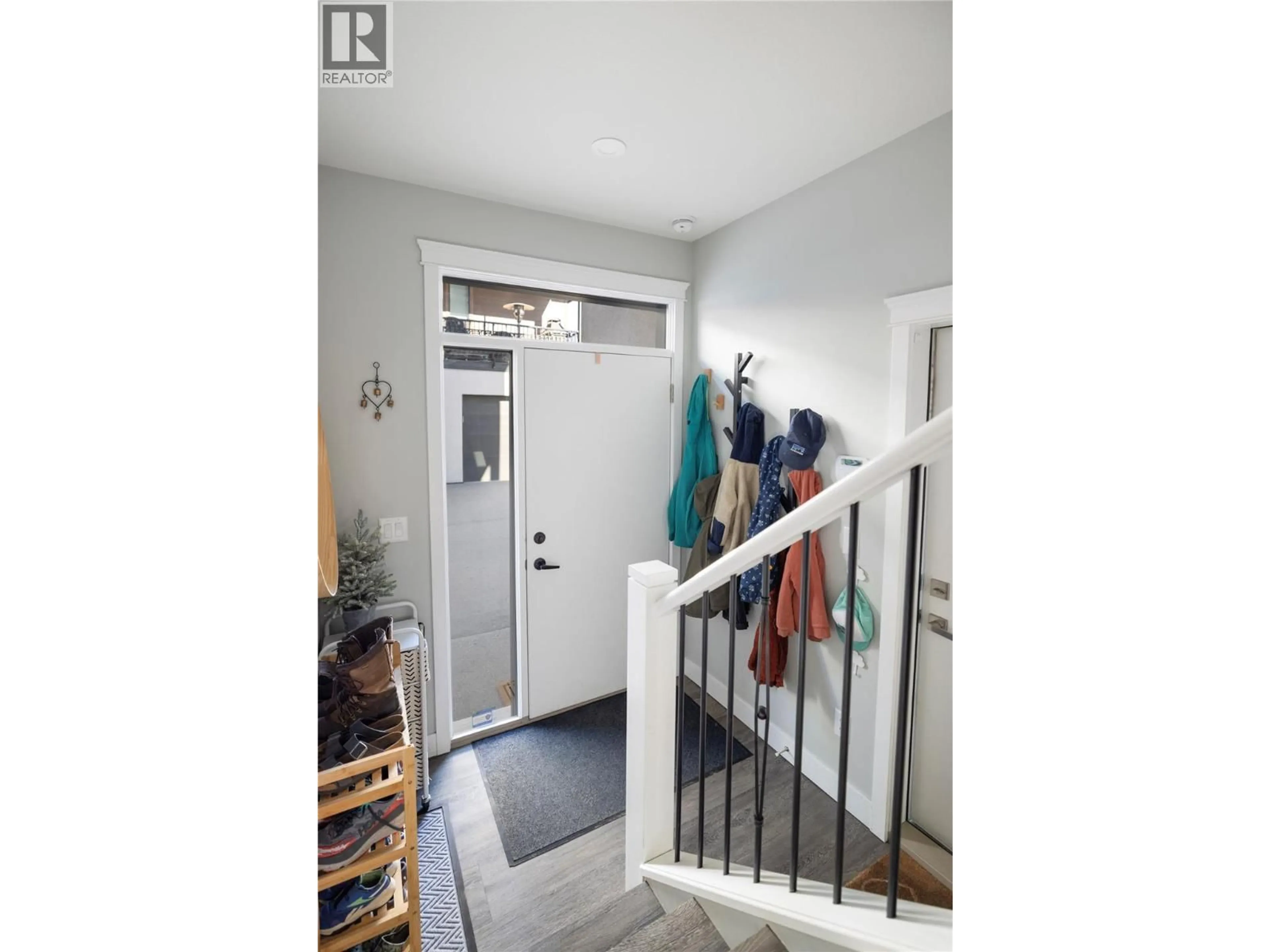 Indoor entryway for 2 - 4602 20 STREET, Vernon British Columbia V1T4E5