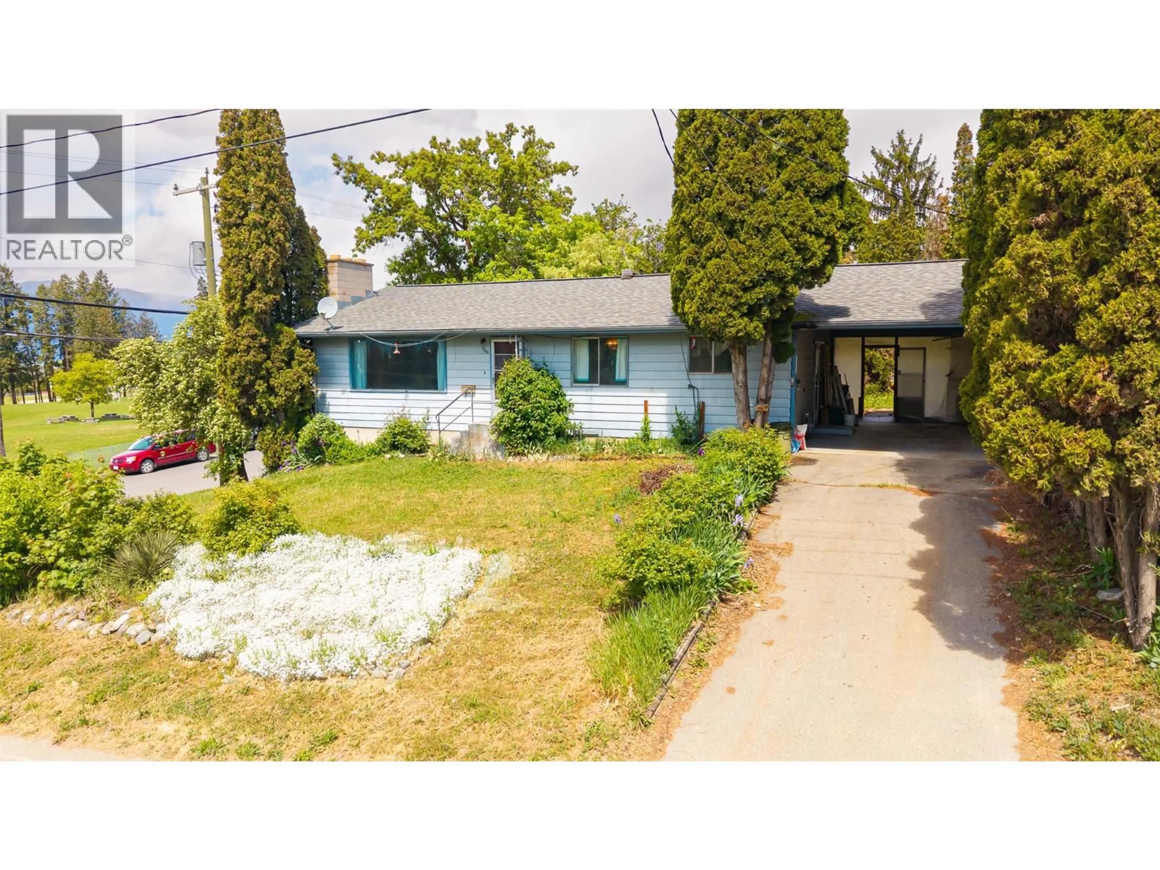 A pic from outside/outdoor area/front of a property/back of a property/a pic from drone, street for 1104 ERICKSON STREET, Creston British Columbia V0B1G3
