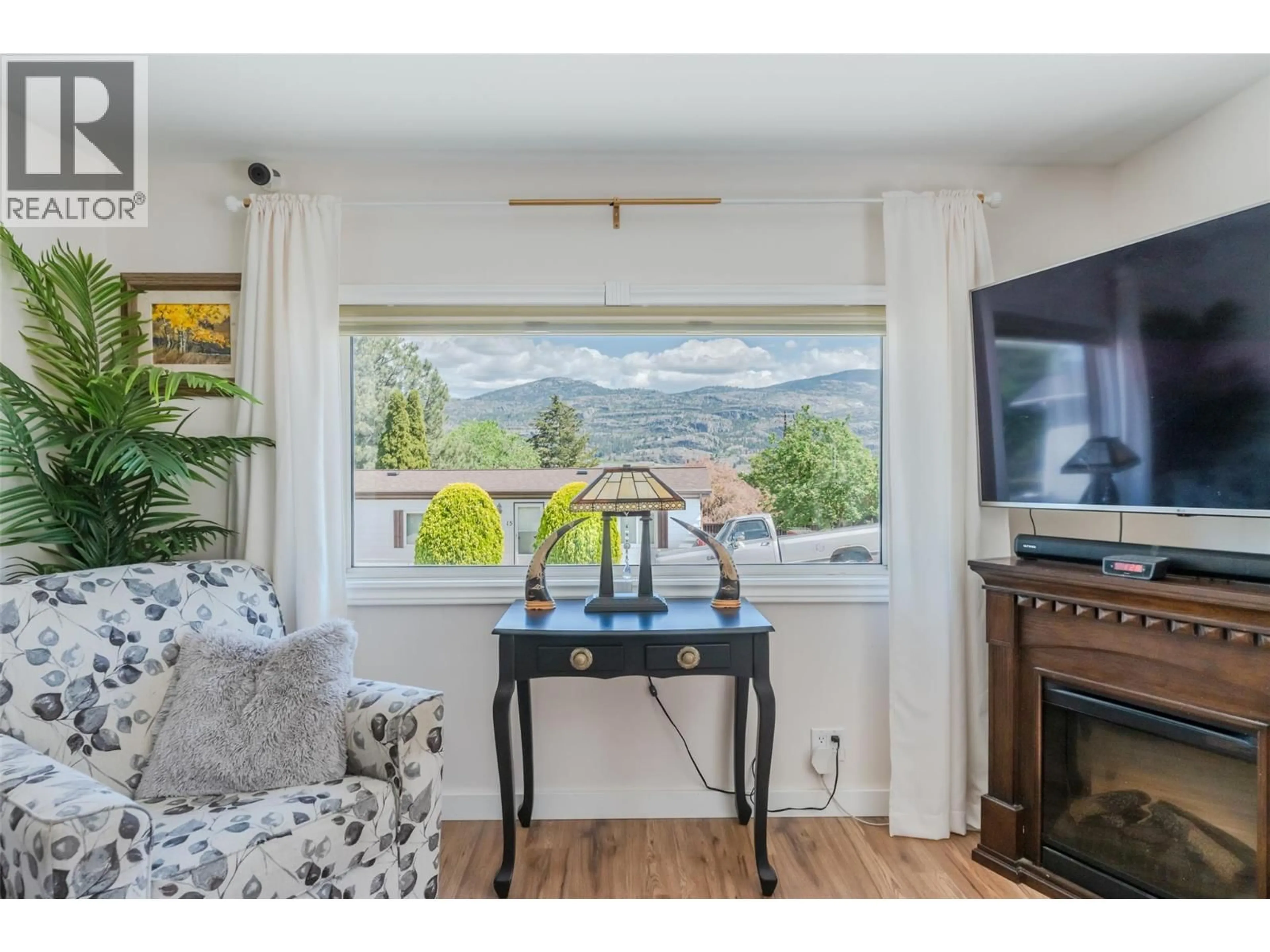 Living room with furniture, wood/laminate floor for 23 - 201 97 HIGHWAY, Penticton British Columbia V2A6J7