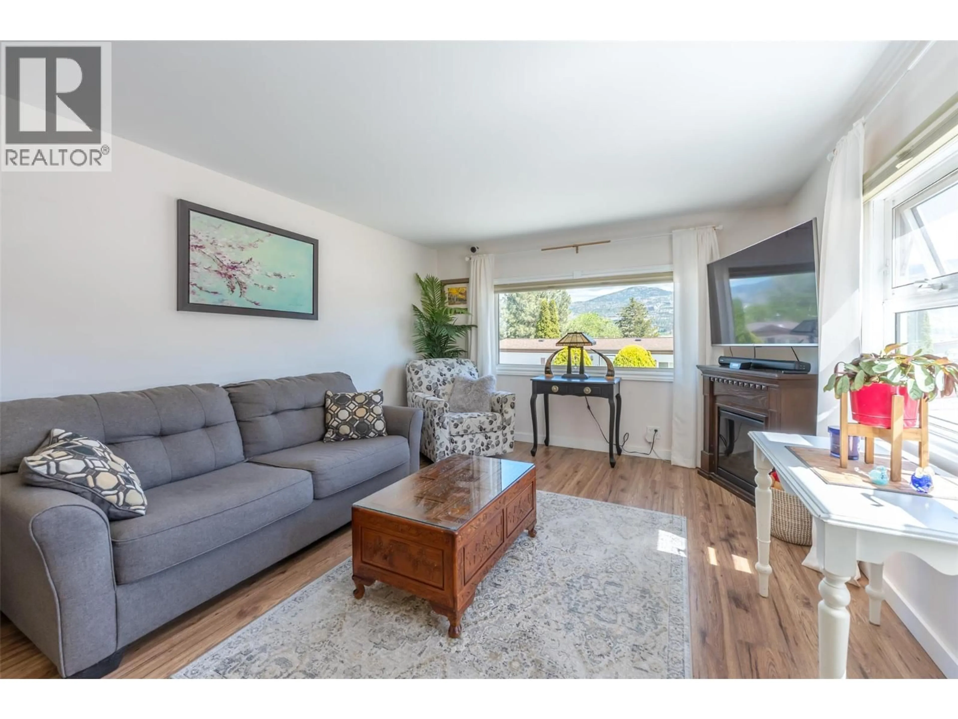 Living room with furniture, wood/laminate floor for 23 - 201 97 HIGHWAY, Penticton British Columbia V2A6J7