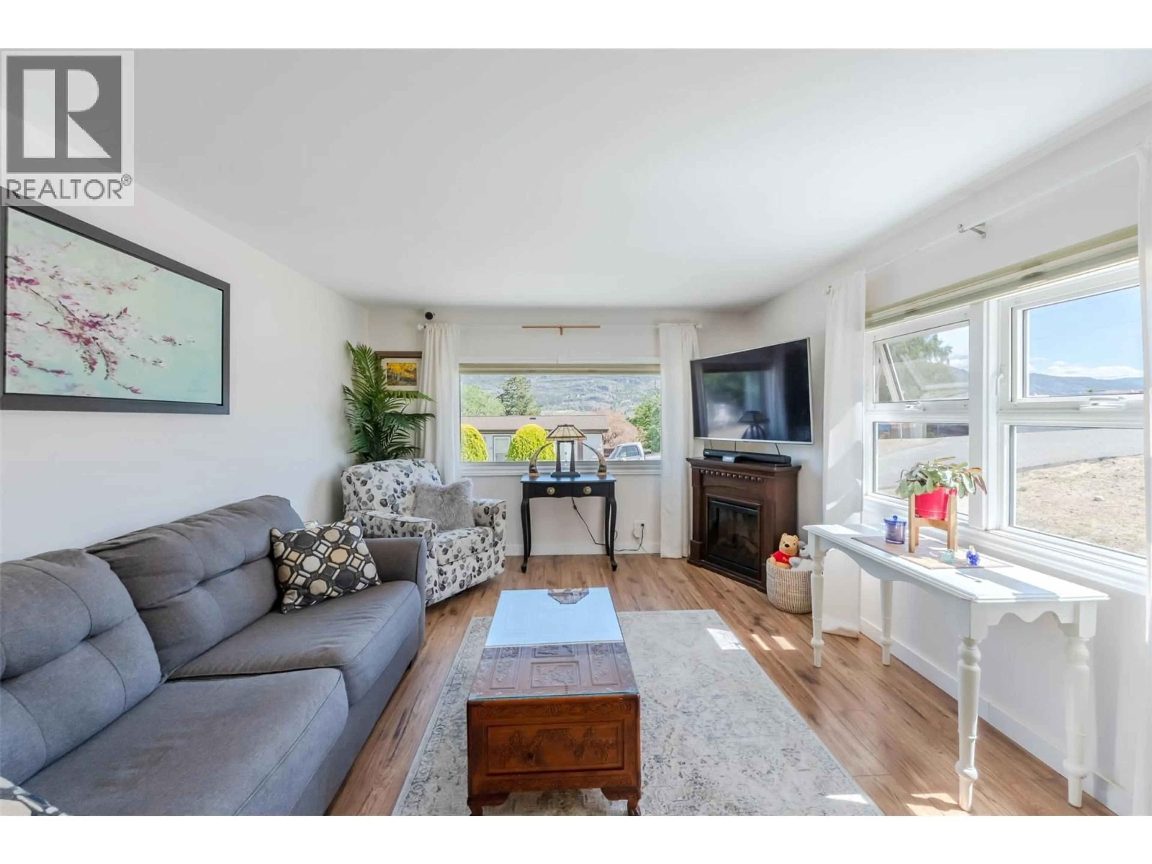 Living room with furniture, wood/laminate floor for 23 - 201 97 HIGHWAY, Penticton British Columbia V2A6J7