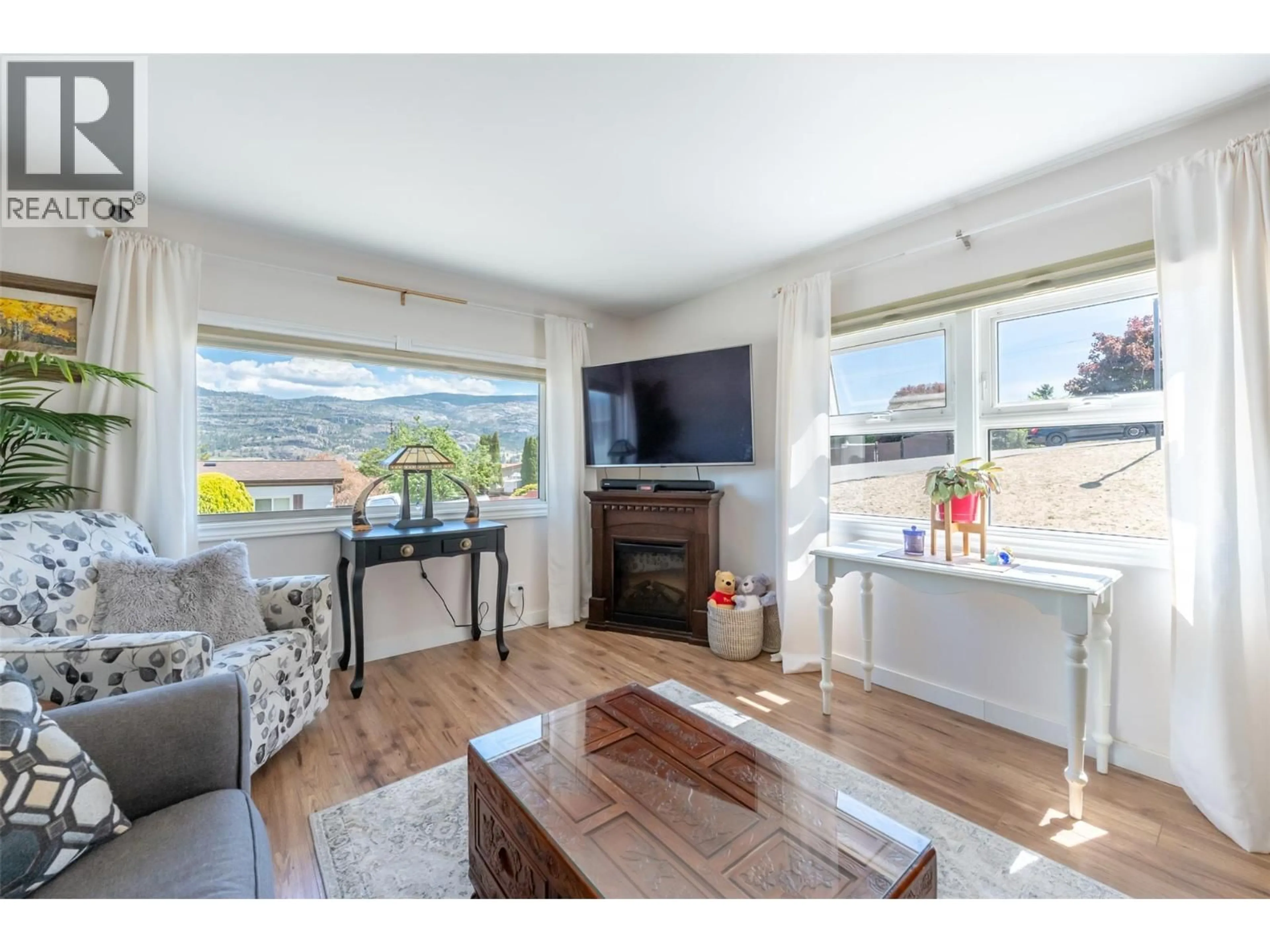 Living room with furniture, wood/laminate floor for 23 - 201 97 HIGHWAY, Penticton British Columbia V2A6J7