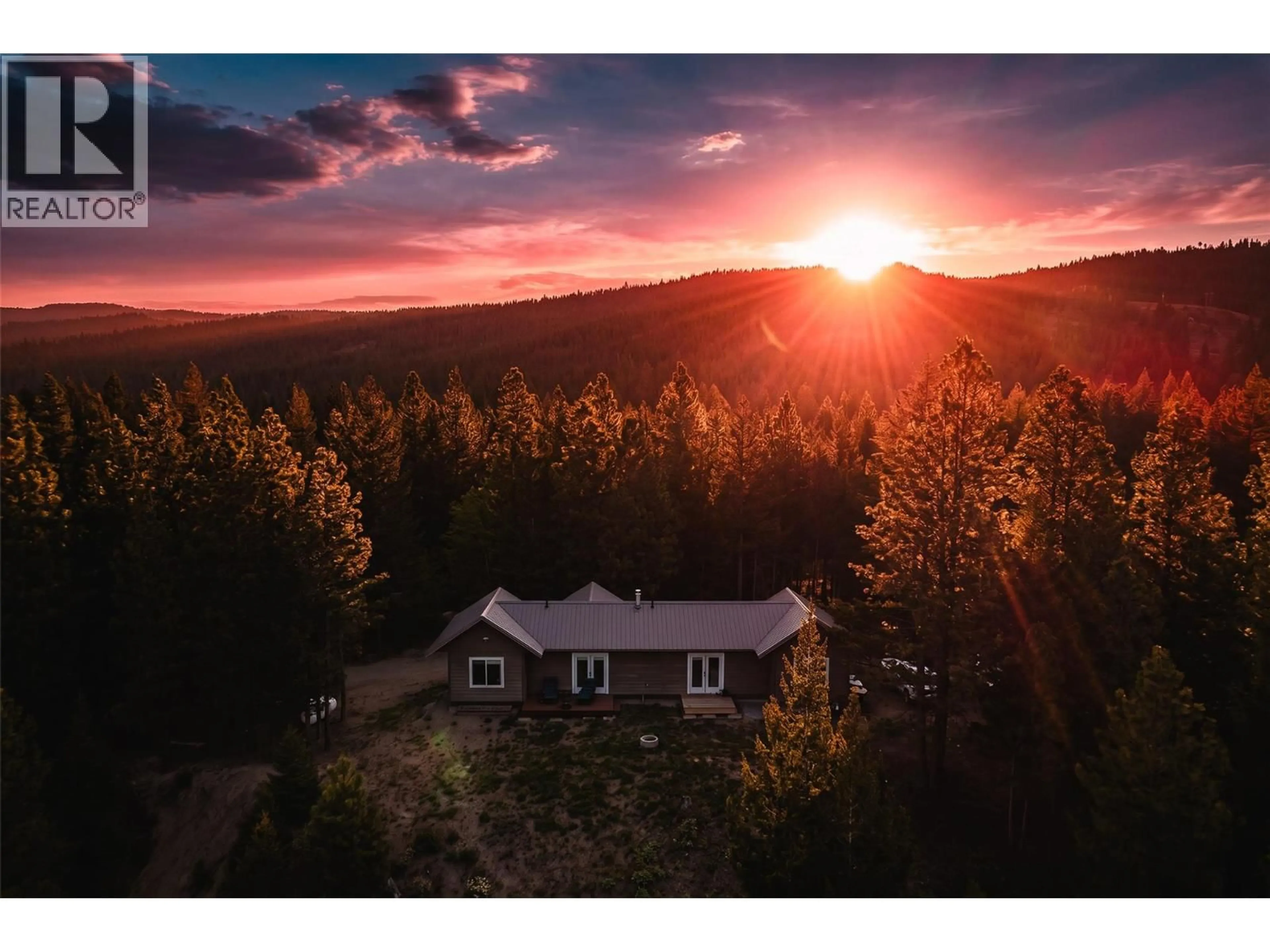 A pic from outside/outdoor area/front of a property/back of a property/a pic from drone, mountain view for 2701S COLDWATER ROAD, Merritt British Columbia V1K1B8