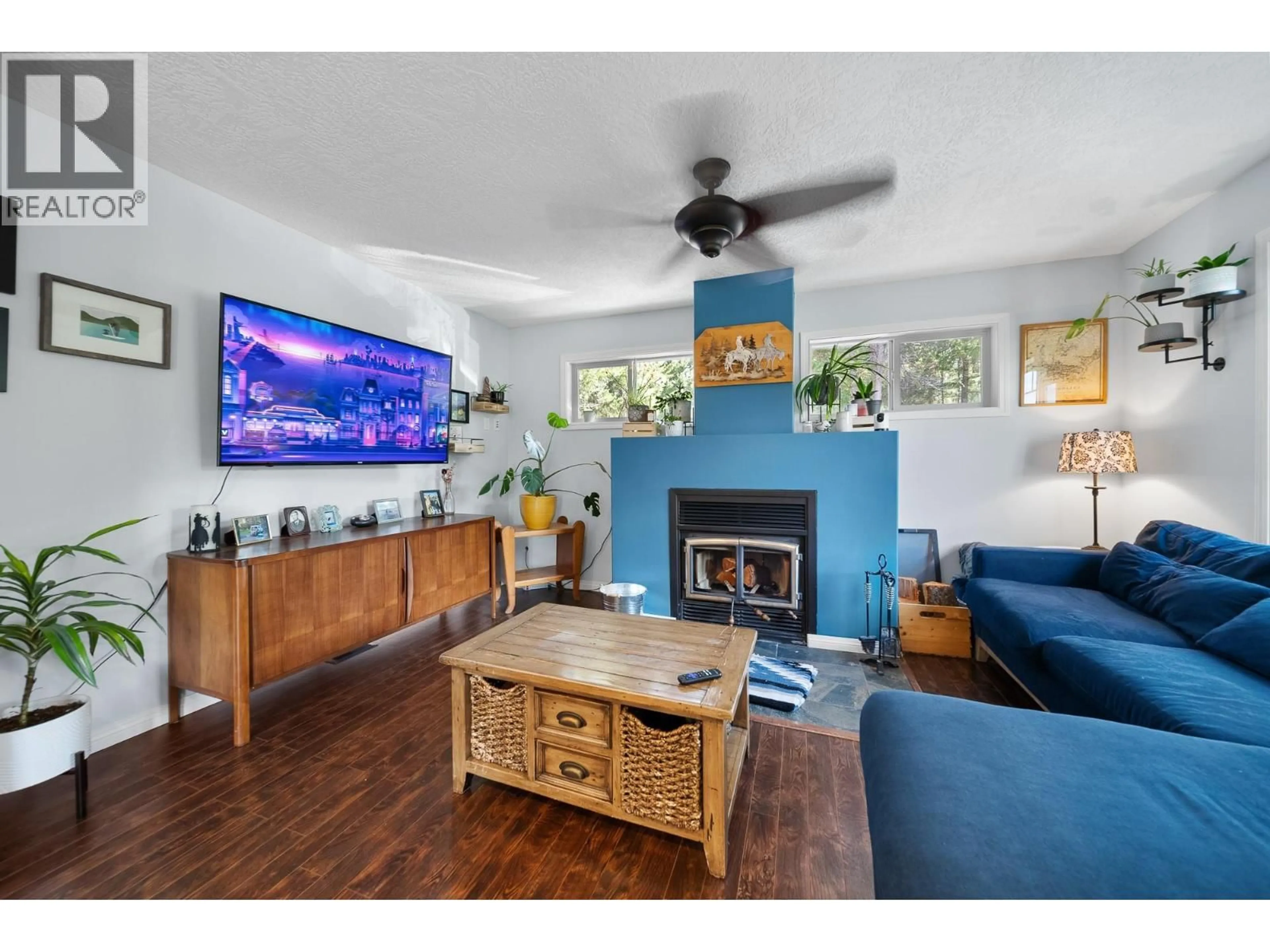 Living room with furniture, wood/laminate floor for 2701S COLDWATER ROAD, Merritt British Columbia V1K1B8