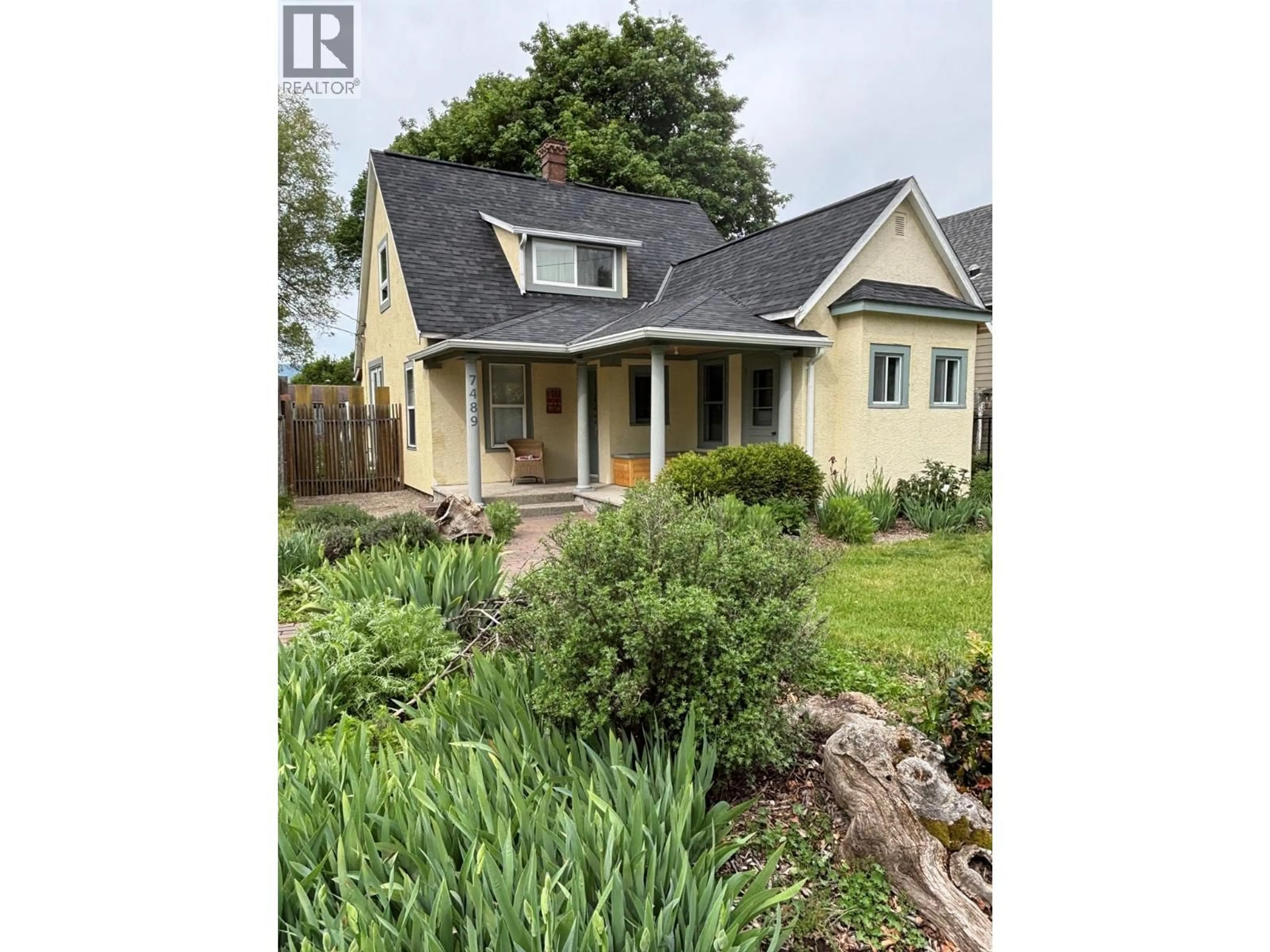 A pic from outside/outdoor area/front of a property/back of a property/a pic from drone, street for 7489 9TH STREET, Grand Forks British Columbia V0H1H0