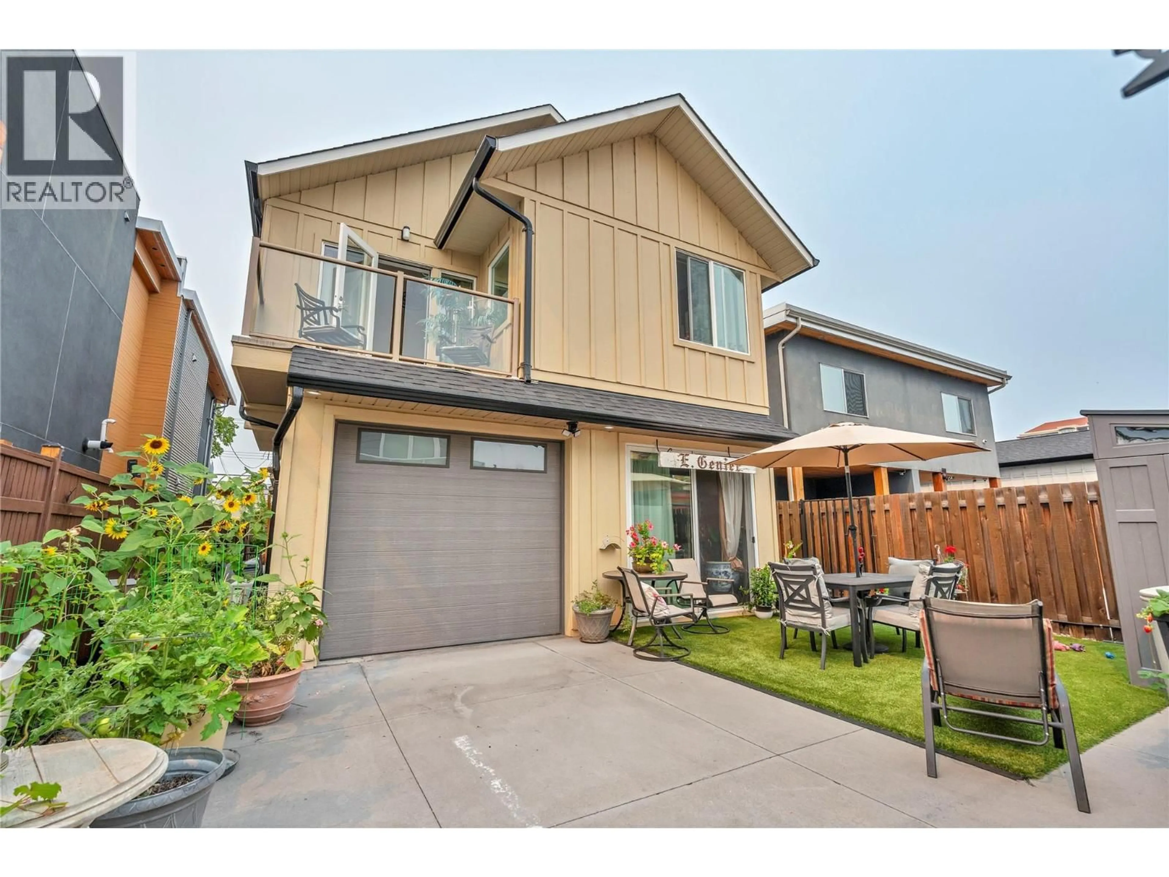 Home with vinyl exterior material, street for 201 - 442 ALEXANDER AVE AVENUE, Penticton British Columbia V2A1E5