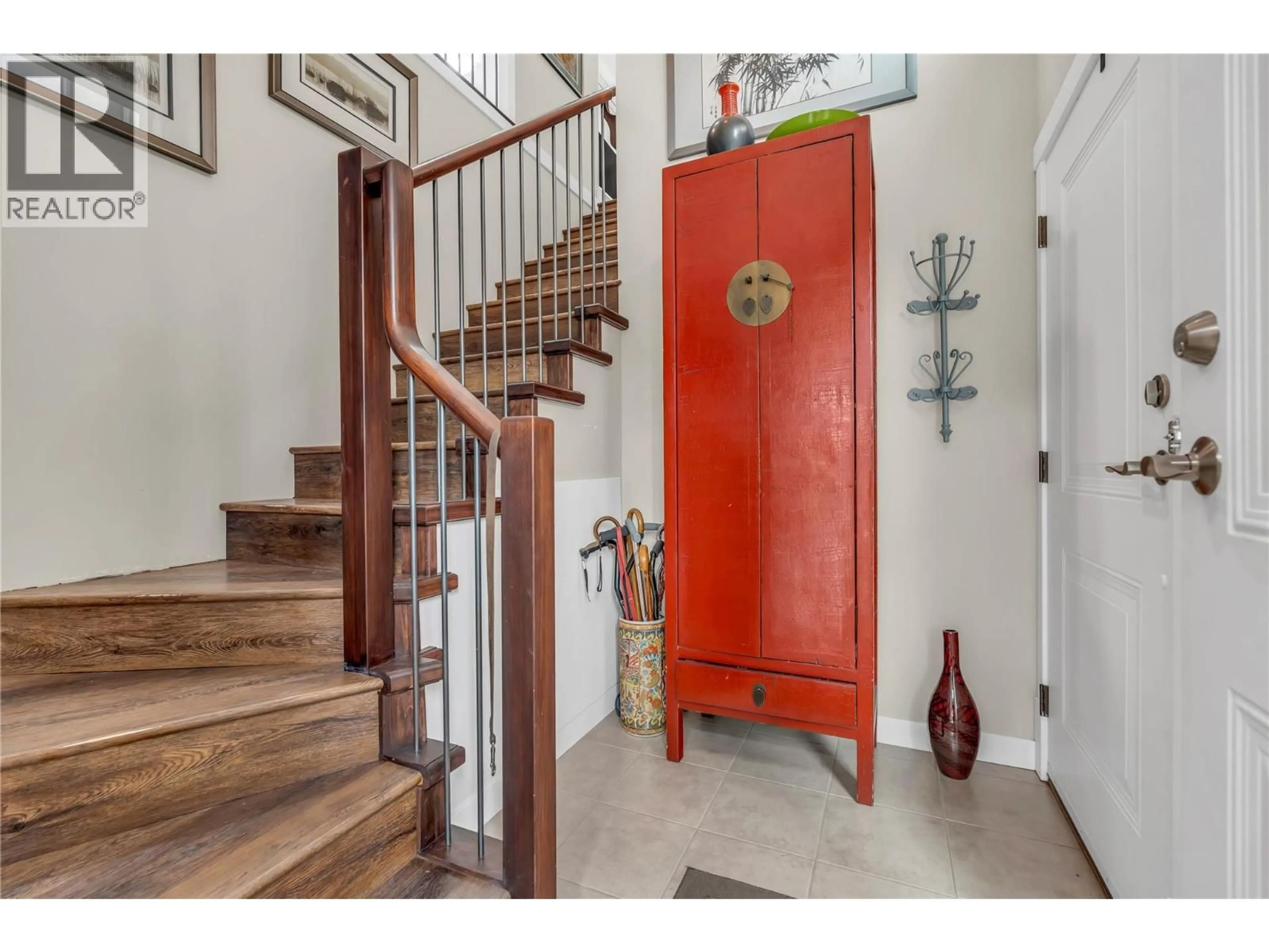 Indoor entryway for 201 - 442 ALEXANDER AVE AVENUE, Penticton British Columbia V2A1E5