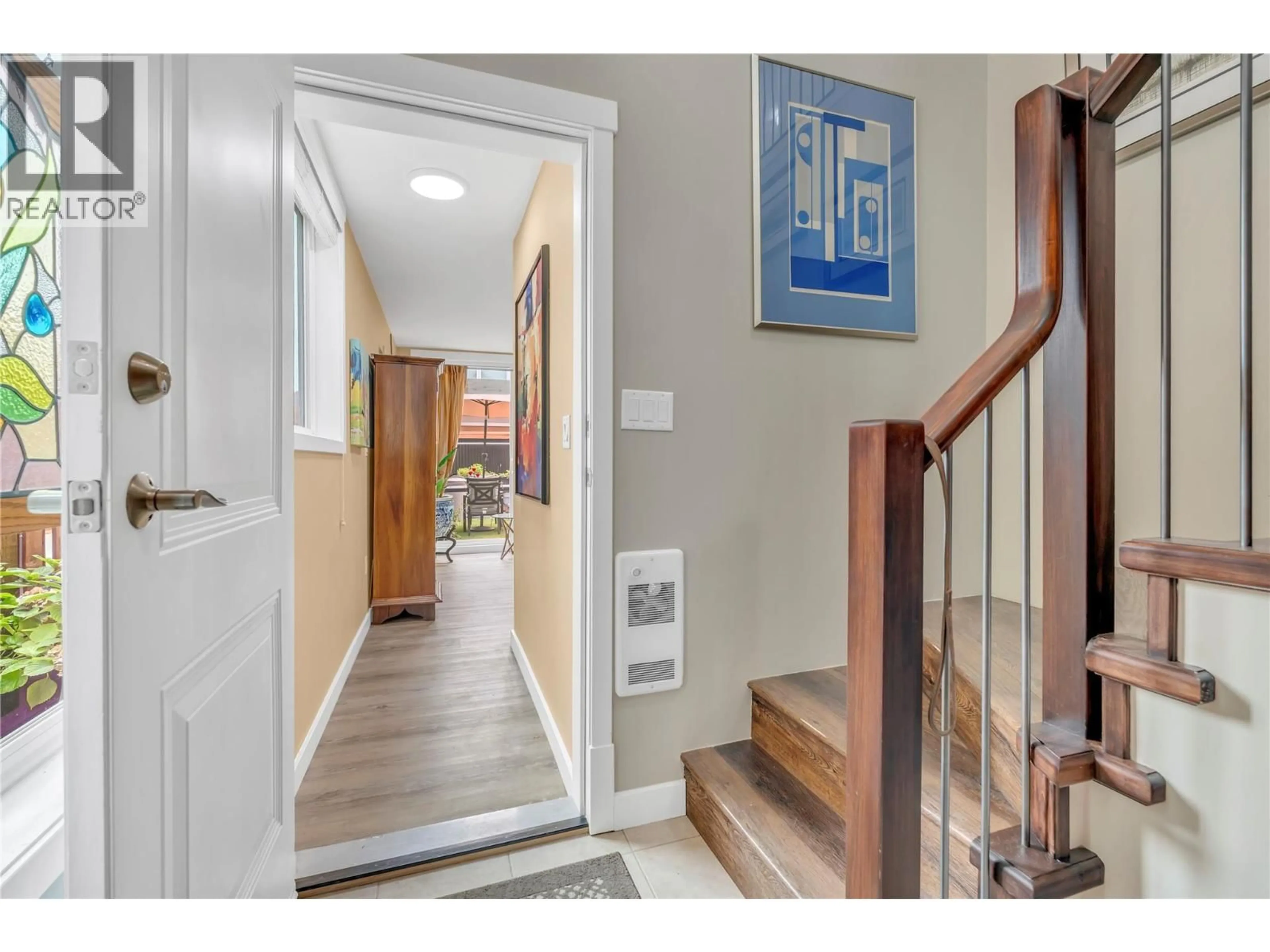 Indoor entryway for 201 - 442 ALEXANDER AVE AVENUE, Penticton British Columbia V2A1E5