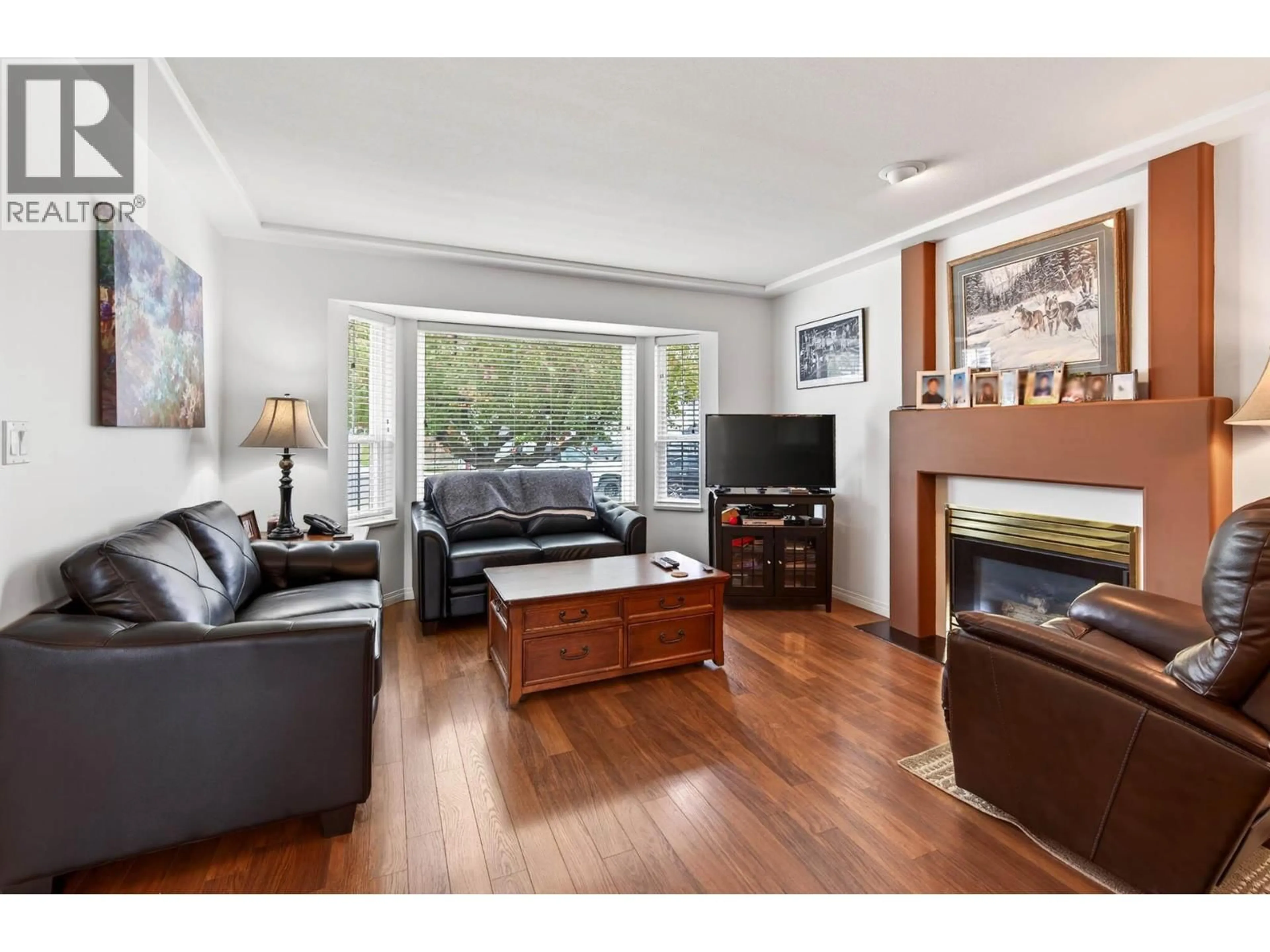 Living room with furniture, wood/laminate floor for 2359 WHITBURN CRESCENT, Kamloops British Columbia V1S1W4
