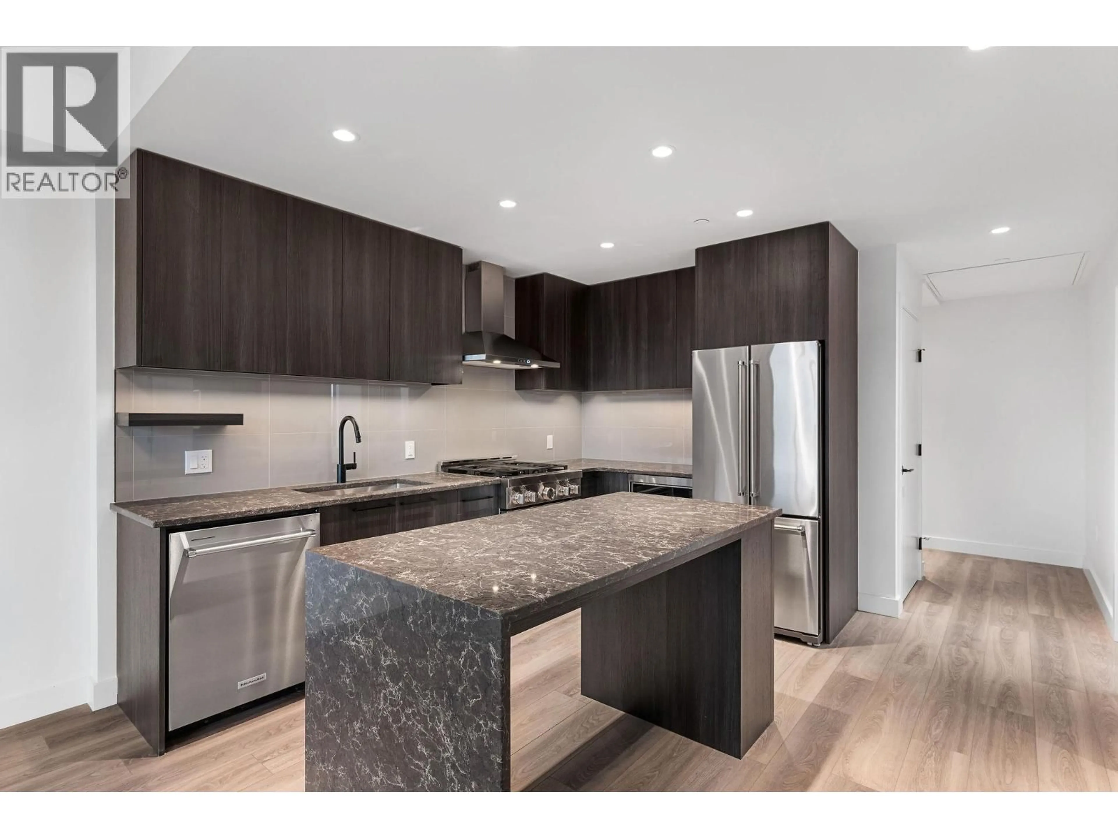 Open concept kitchen, wood/laminate floor for 510 - 3051 ABBOTT STREET, Kelowna British Columbia V1Y0P1