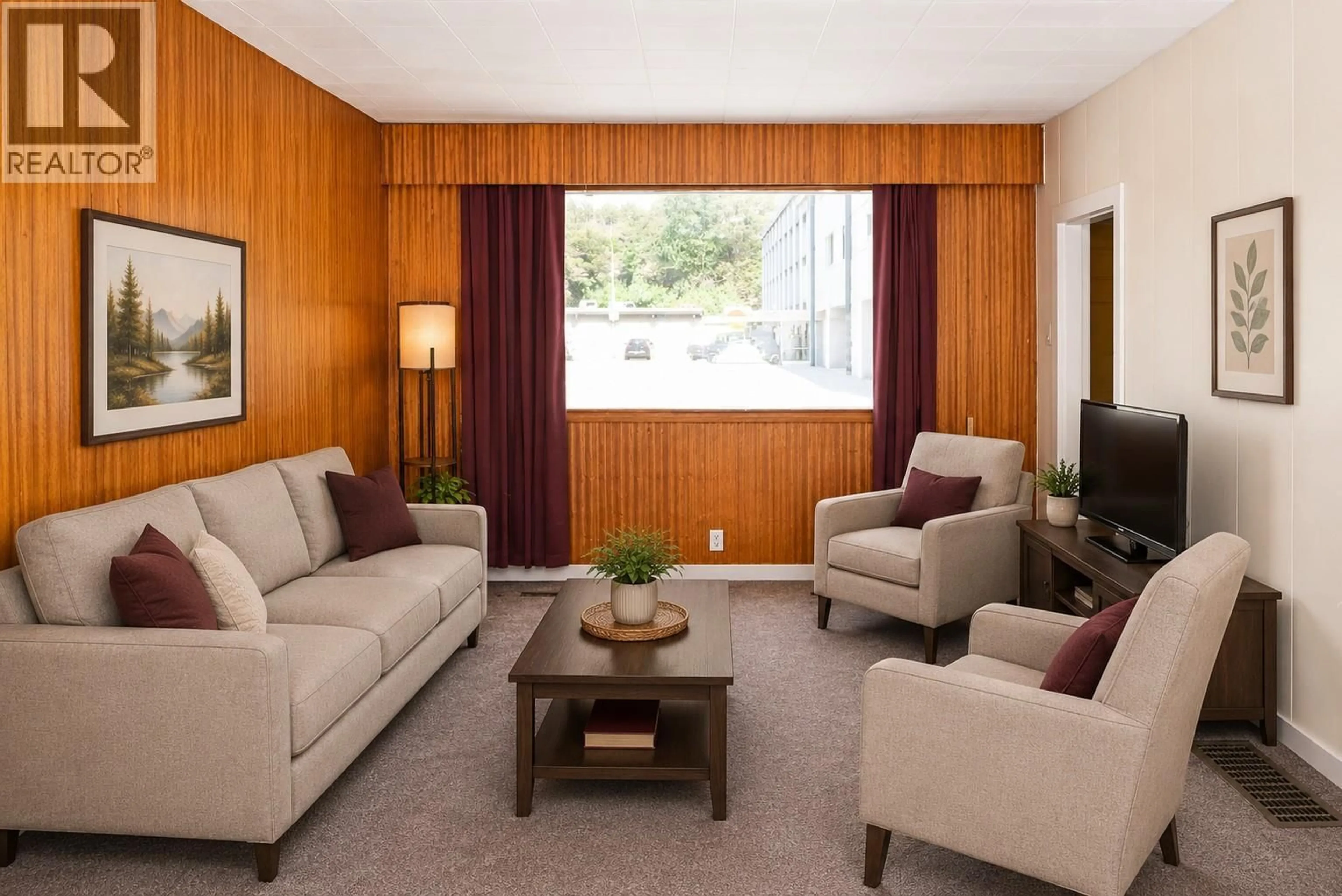 Living room with furniture, wood/laminate floor for 674 VICTORIA STREET, Trail British Columbia V1R3S8