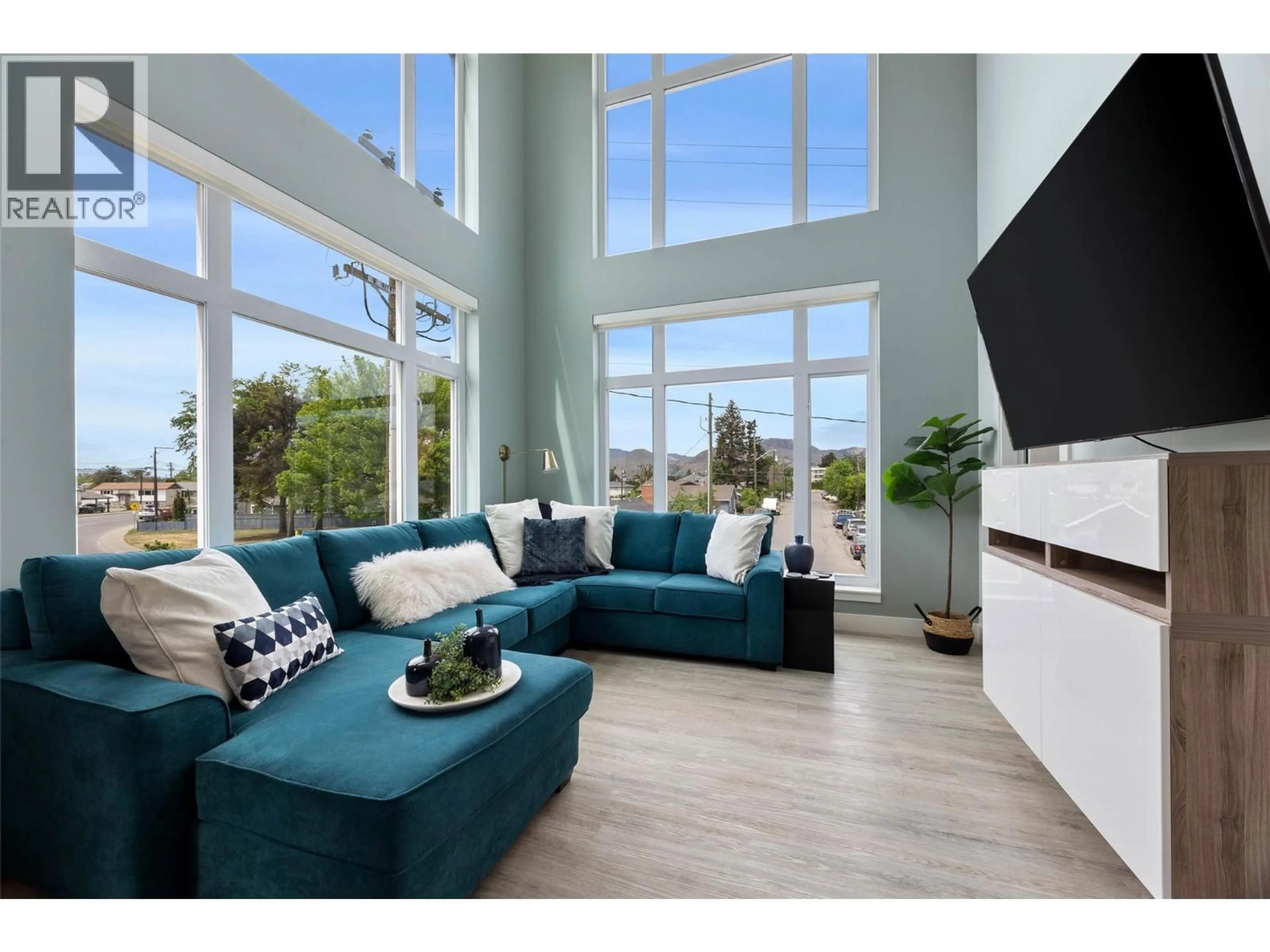 Living room with furniture, unknown for 201 - 107 YEW STREET, Kamloops British Columbia V2B3H5
