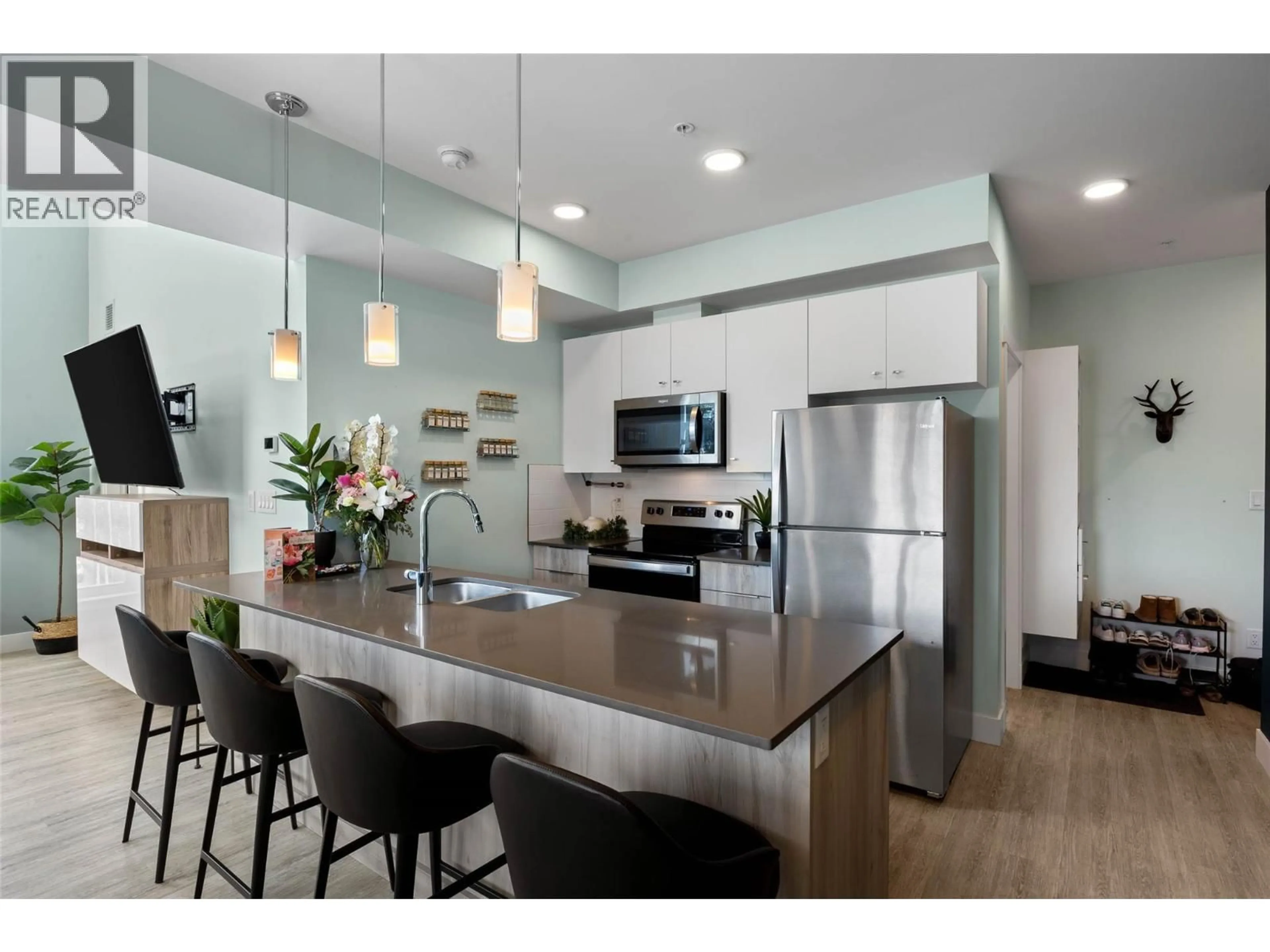 Contemporary kitchen, unknown for 201 - 107 YEW STREET, Kamloops British Columbia V2B3H5