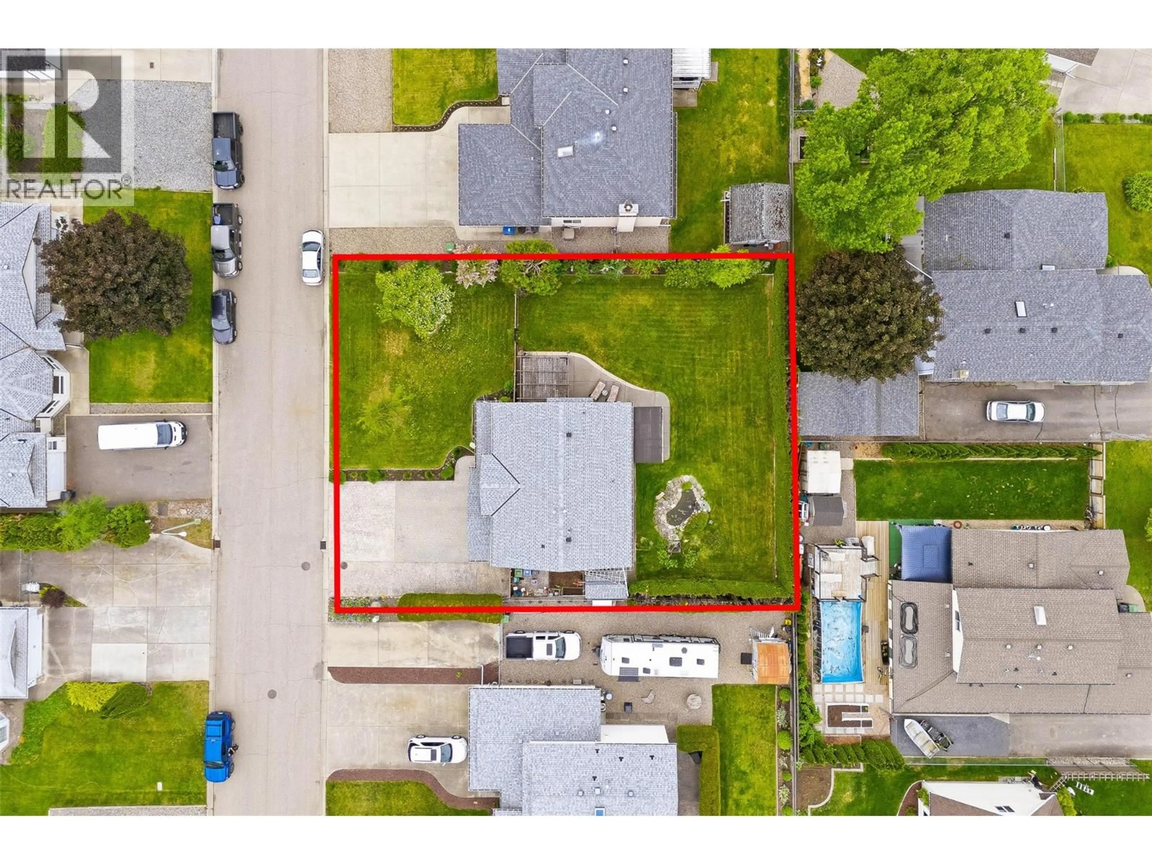 A pic from outside/outdoor area/front of a property/back of a property/a pic from drone, street for 250 FELIX ROAD, Kelowna British Columbia V1X7C9