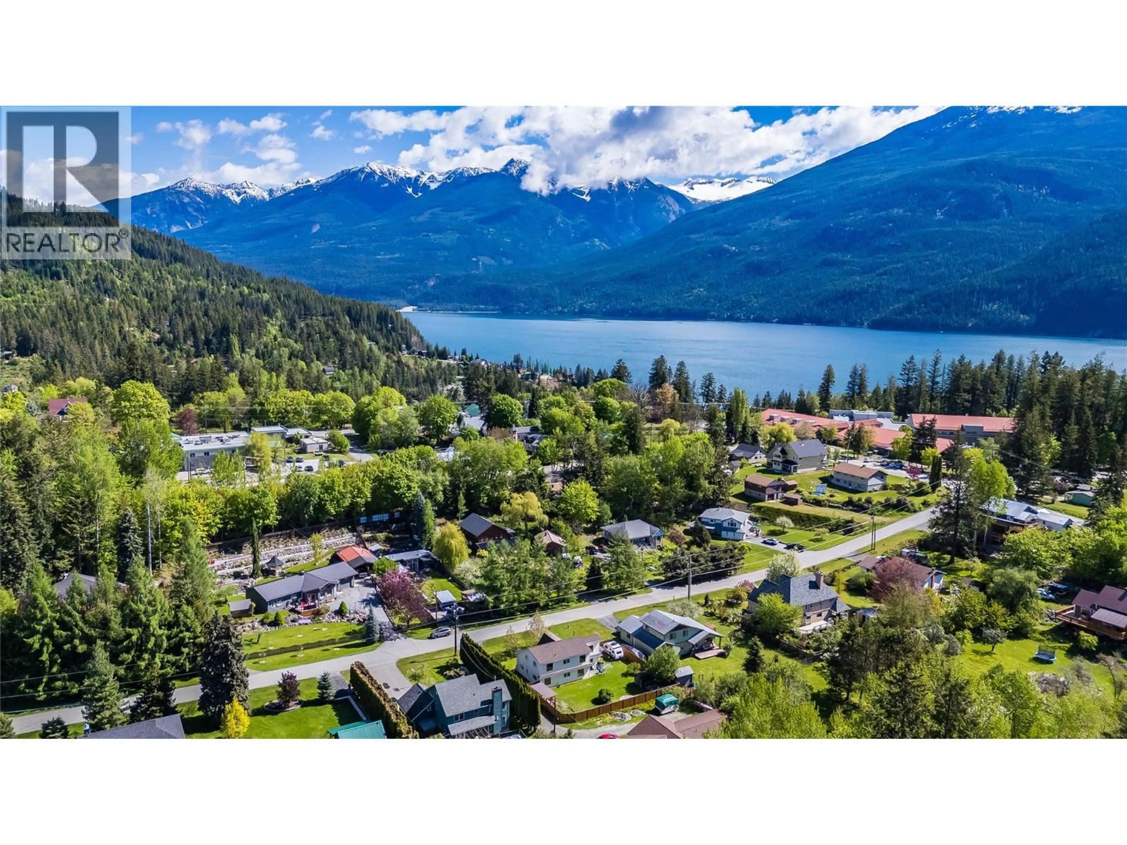 A pic from outside/outdoor area/front of a property/back of a property/a pic from drone, mountain view for 661 C AVENUE, Kaslo British Columbia V0G1M0