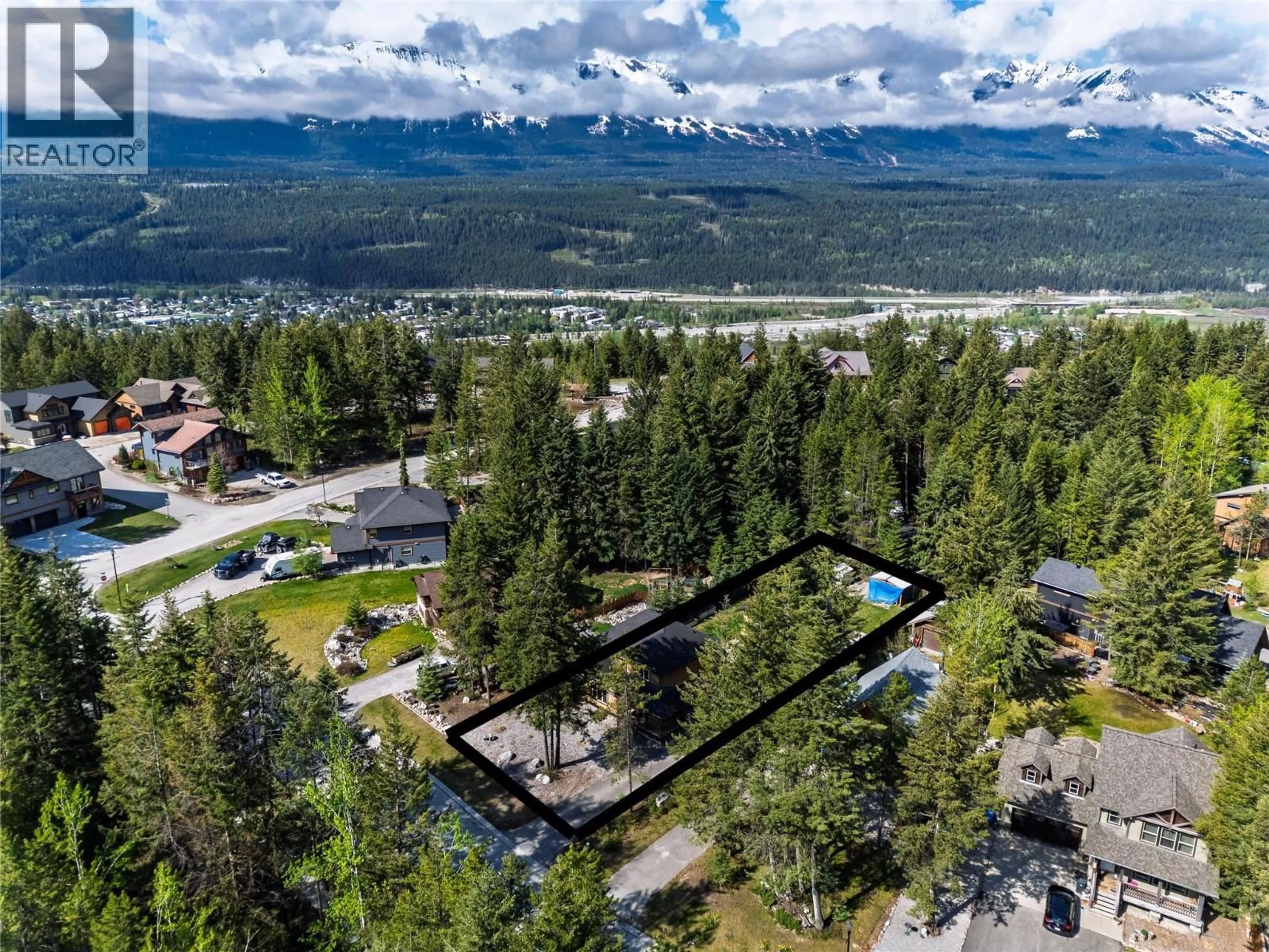 A pic from outside/outdoor area/front of a property/back of a property/a pic from drone, mountain view for 1035 STONEY LANE ROAD, Golden British Columbia V0A1H3