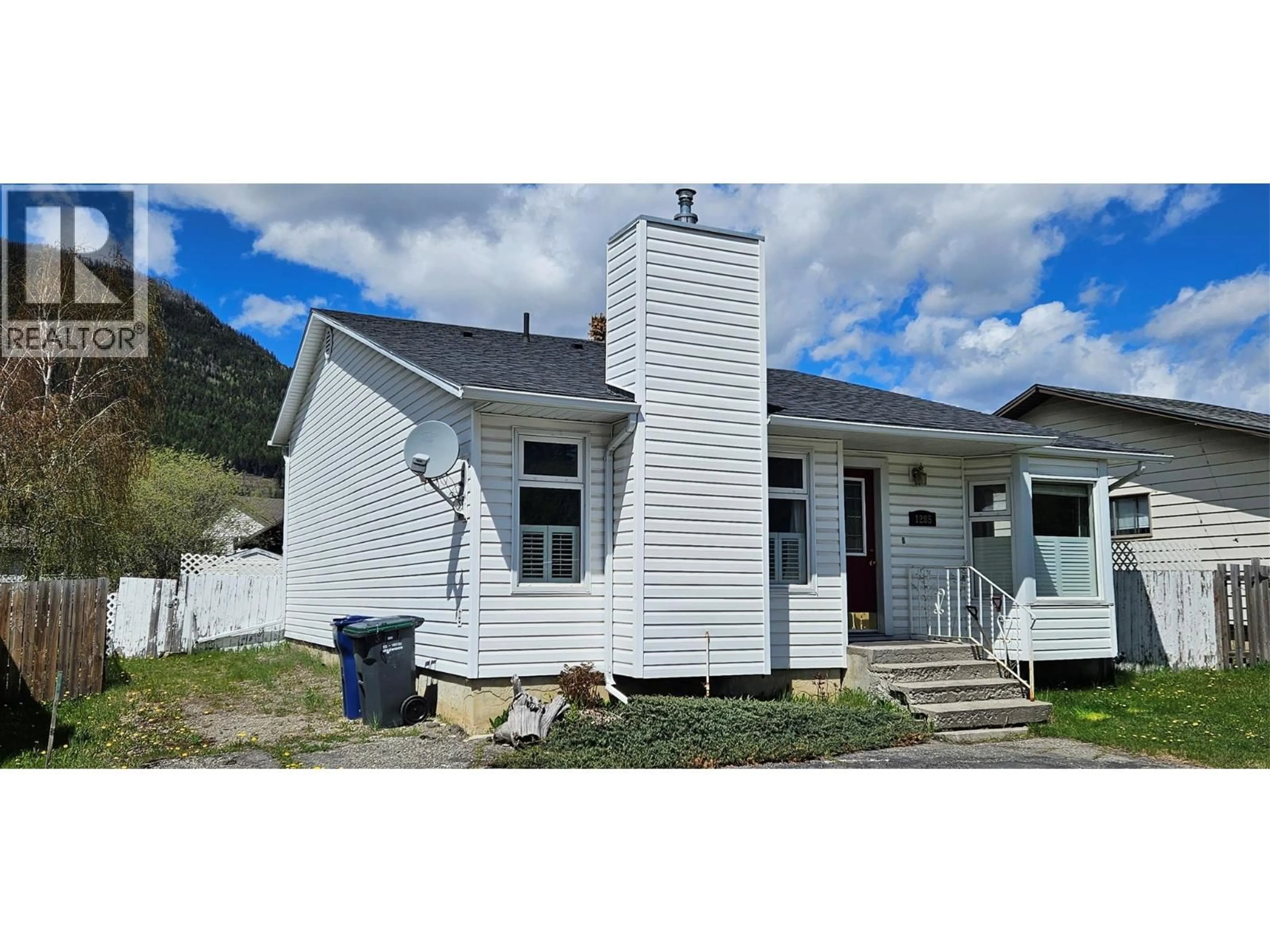 Home with vinyl exterior material, unknown for 1285 PONDEROSA DRIVE, Sparwood British Columbia V0B2G0