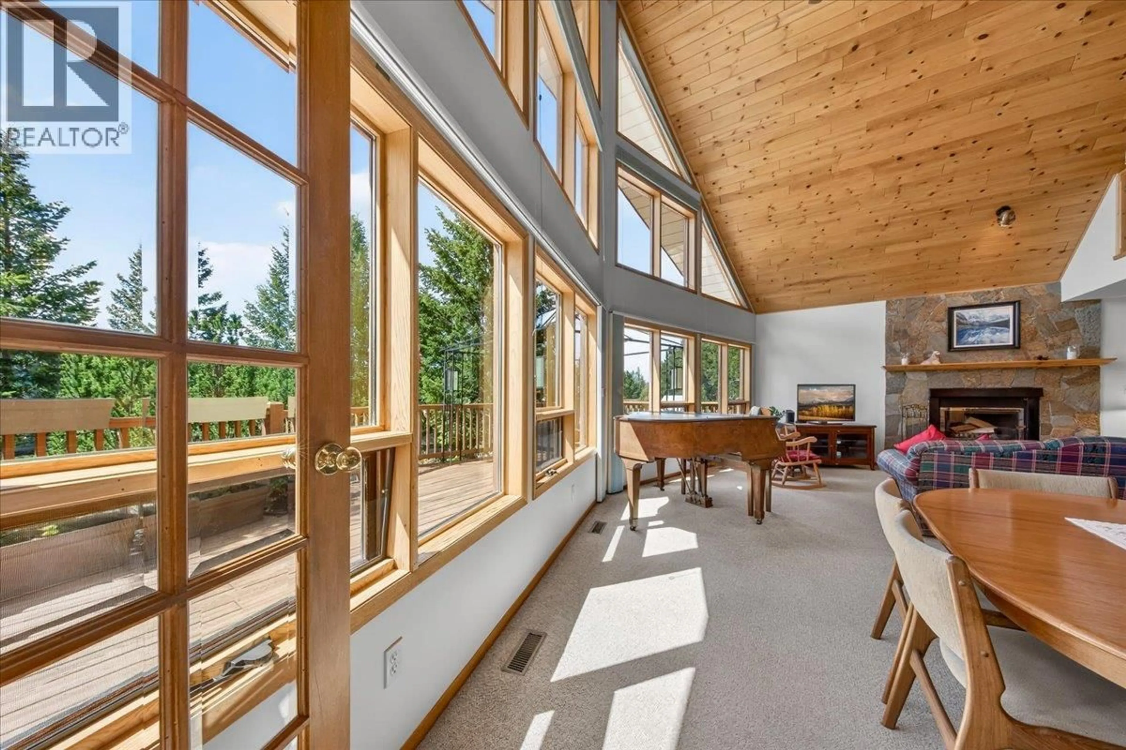 Indoor foyer for 7330 GLACIER DRIVE, Radium Hot Springs British Columbia V0A1M0